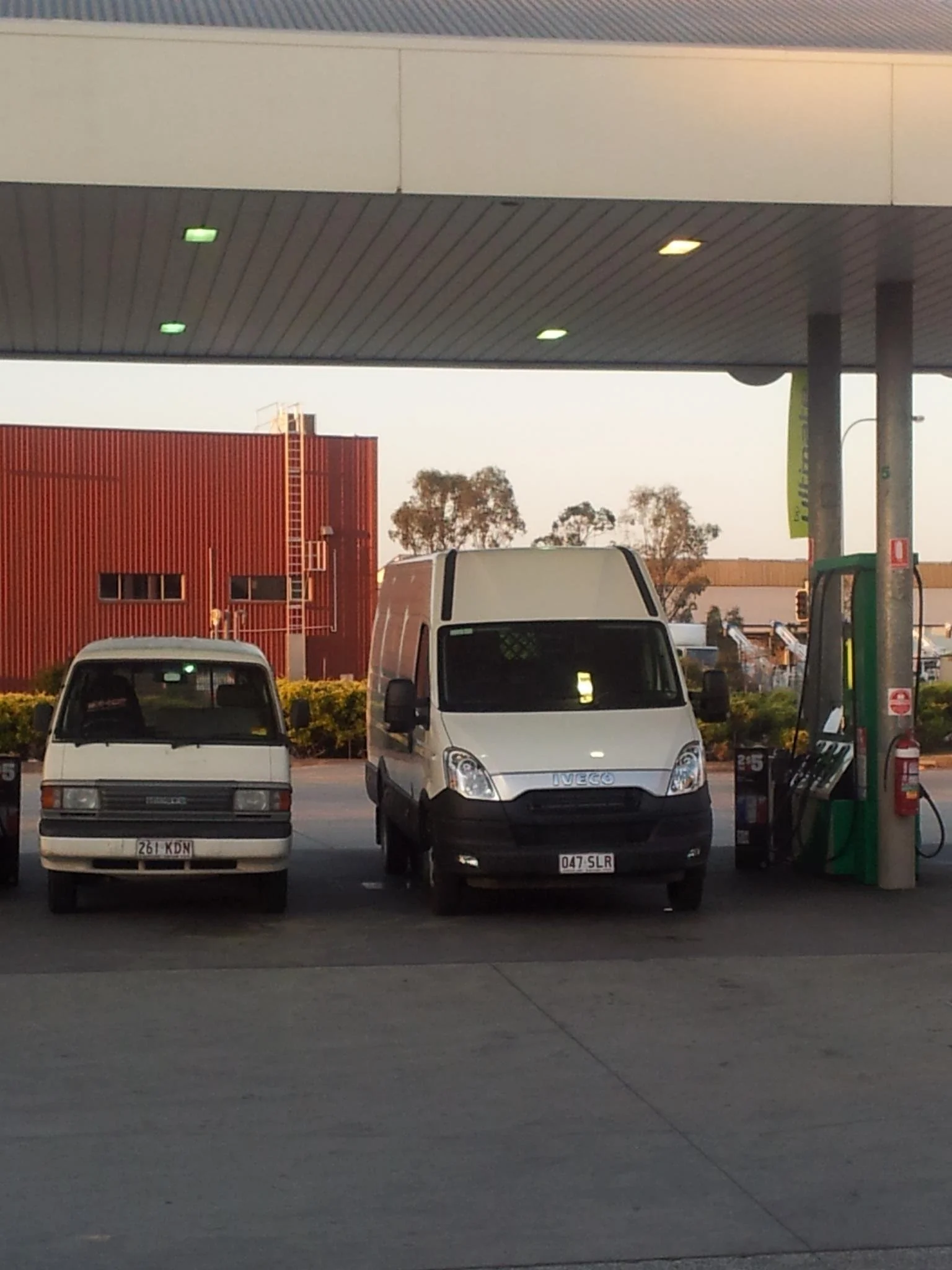 Spot the difference ;-) The oldest member of our family beside the newest member....

28th of September 2012