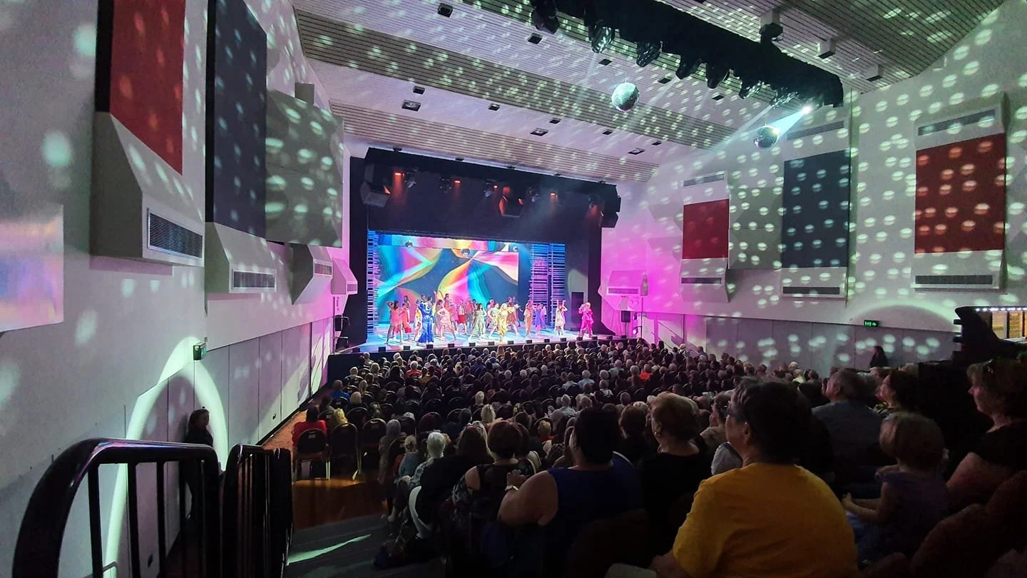 Big thanks to All the cast and crew of Mamma Mia from the Ipswich Musical Theatre Company it has been a blast! More fantastic reviews than you can point a pair of Neumann KM84i's at!

Making the room sparkle ✨ 

24th of September 2019