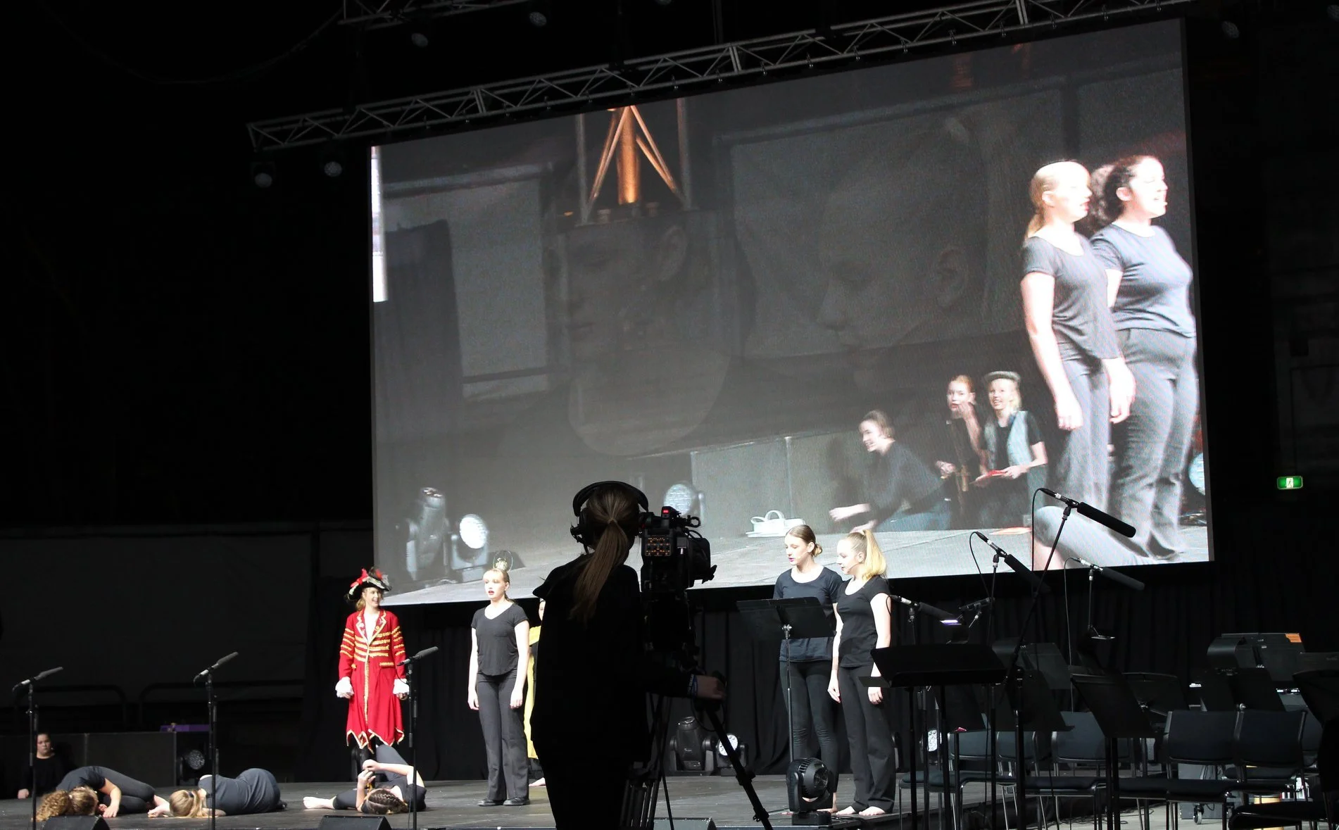 Thats one big screen!

Another peek into the capabilities of our OB truck! Our customer required live switching as well as a broadcast feed and live record.

Using 4 of our Panasonic Broadcast cameras and 45m2 of Vuepix 4.6mm achieved a beautiful res