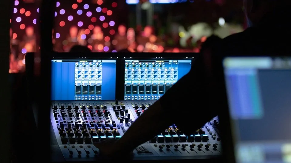 We provided sound and lighting for the Queensland Orchestra Symphony Under the Stars concert at Roma Street Parkland

We used over 60 Neumann microphones:
Including KM84i, KM85, KM140, U87, and U89's.
This was all mixed on a Midas XL8, amplified by C