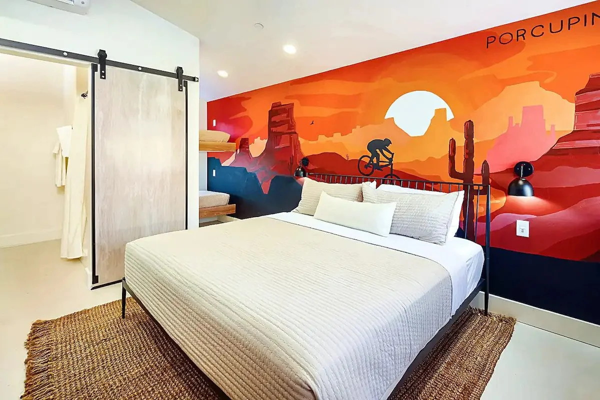 moab-airbnb-mesa-arch-mural-utah-08.jpg.jpg