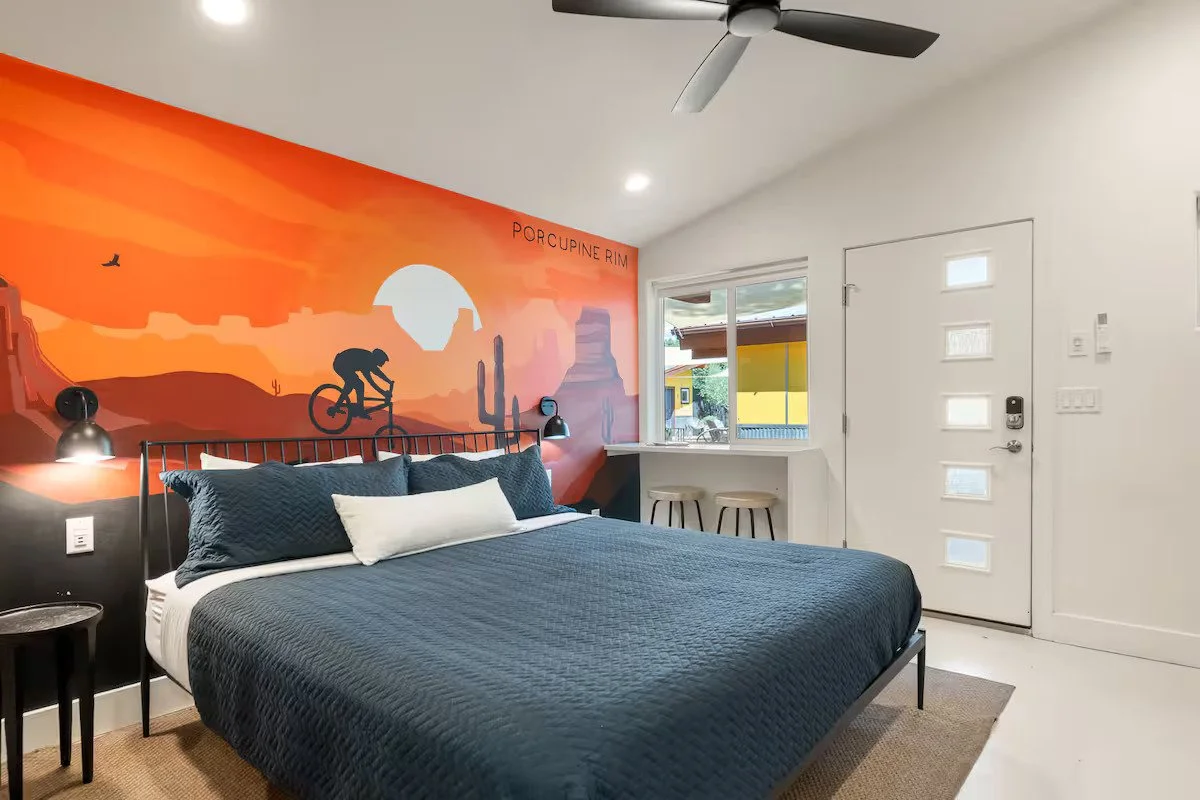 moab-airbnb-mesa-arch-mural-utah-01.jpg.jpg