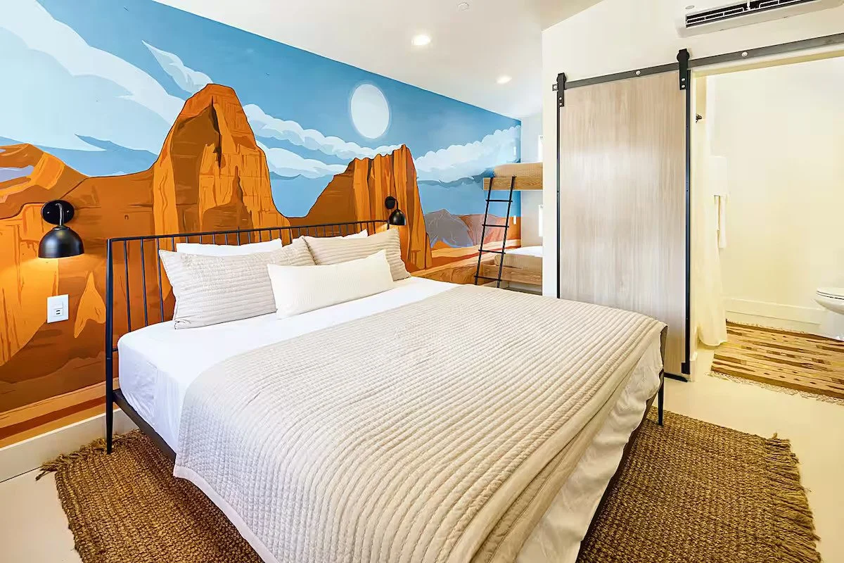 moab-airbnb-mesa-arch-mural-utah-01.jpg.jpg