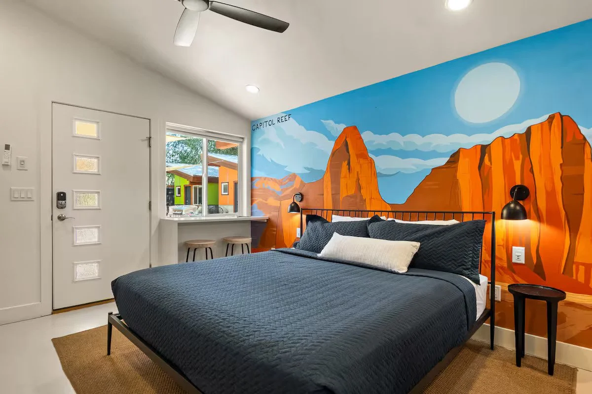 moab-airbnb-mesa-arch-mural-utah-05.jpg.jpg