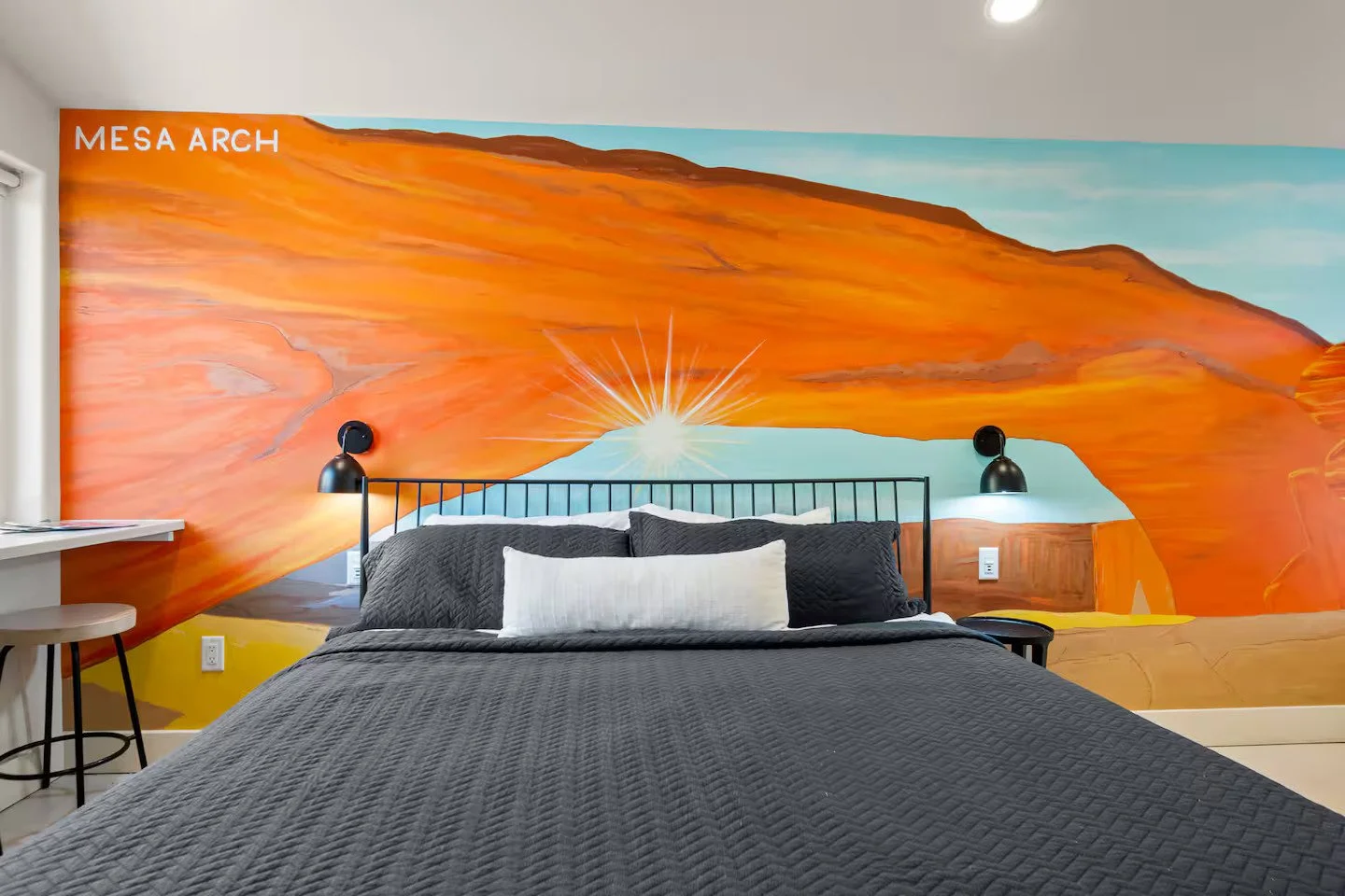 moab-airbnb-mesa-arch-mural-utah-05.2.jpg.jpg