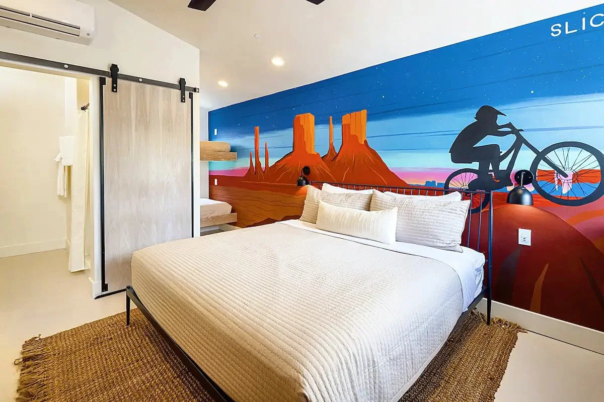 moab-airbnb-slickRock-mural-utah-03.jpg.jpg