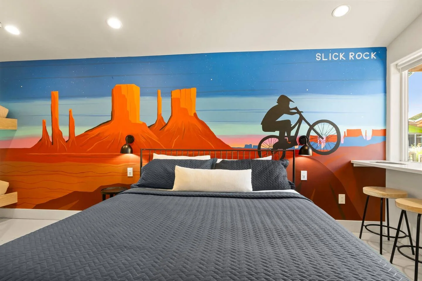 moab-airbnb-slickRock-mural-utah-04.jpg.jpeg