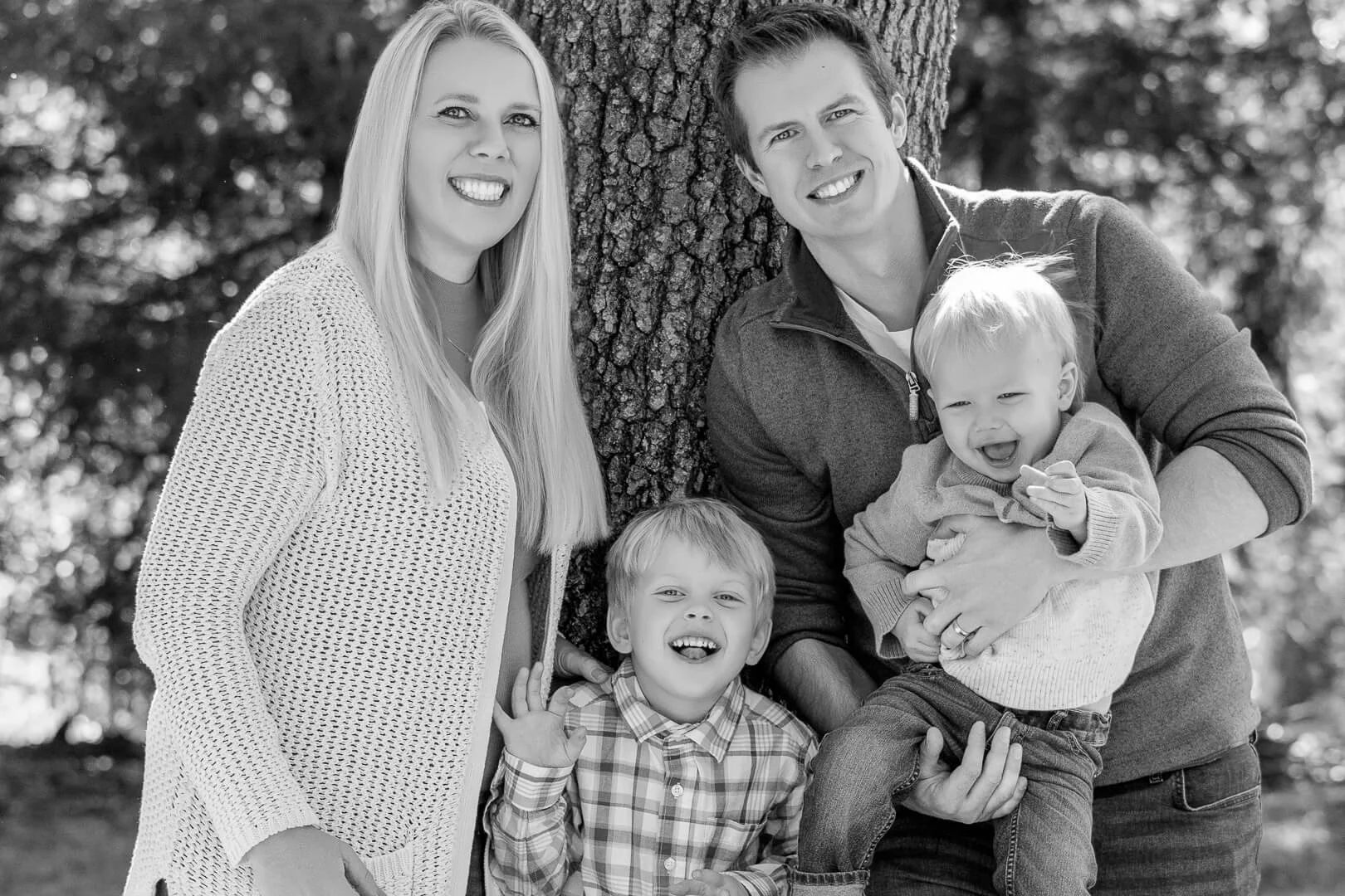 "Color is descriptive. Black and white is interpretive." - Elliot Erwitt
@zdarkophotography @eriefamilyphotographer 
#zdarkophotography #warrenpa #eriepa