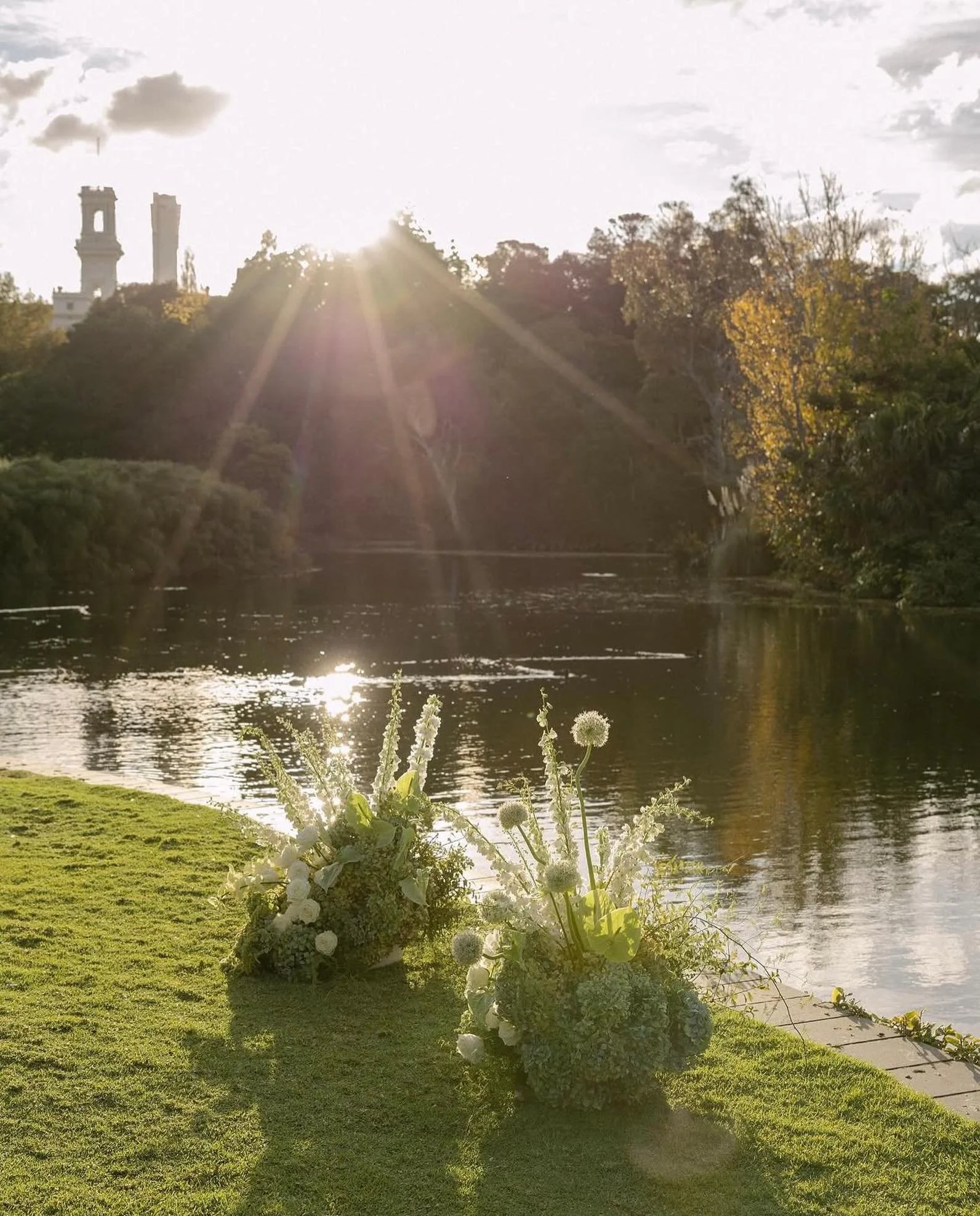 There&rsquo;s something about flowers in late afternoon light.

Soft movement, layered texture and a design that felt connected to the landscape.

Content @loveontheruncontent 
Photos @ashleyspagnoloweddings 
Florals @leilani_by_gg 
Celebrant @emilyc