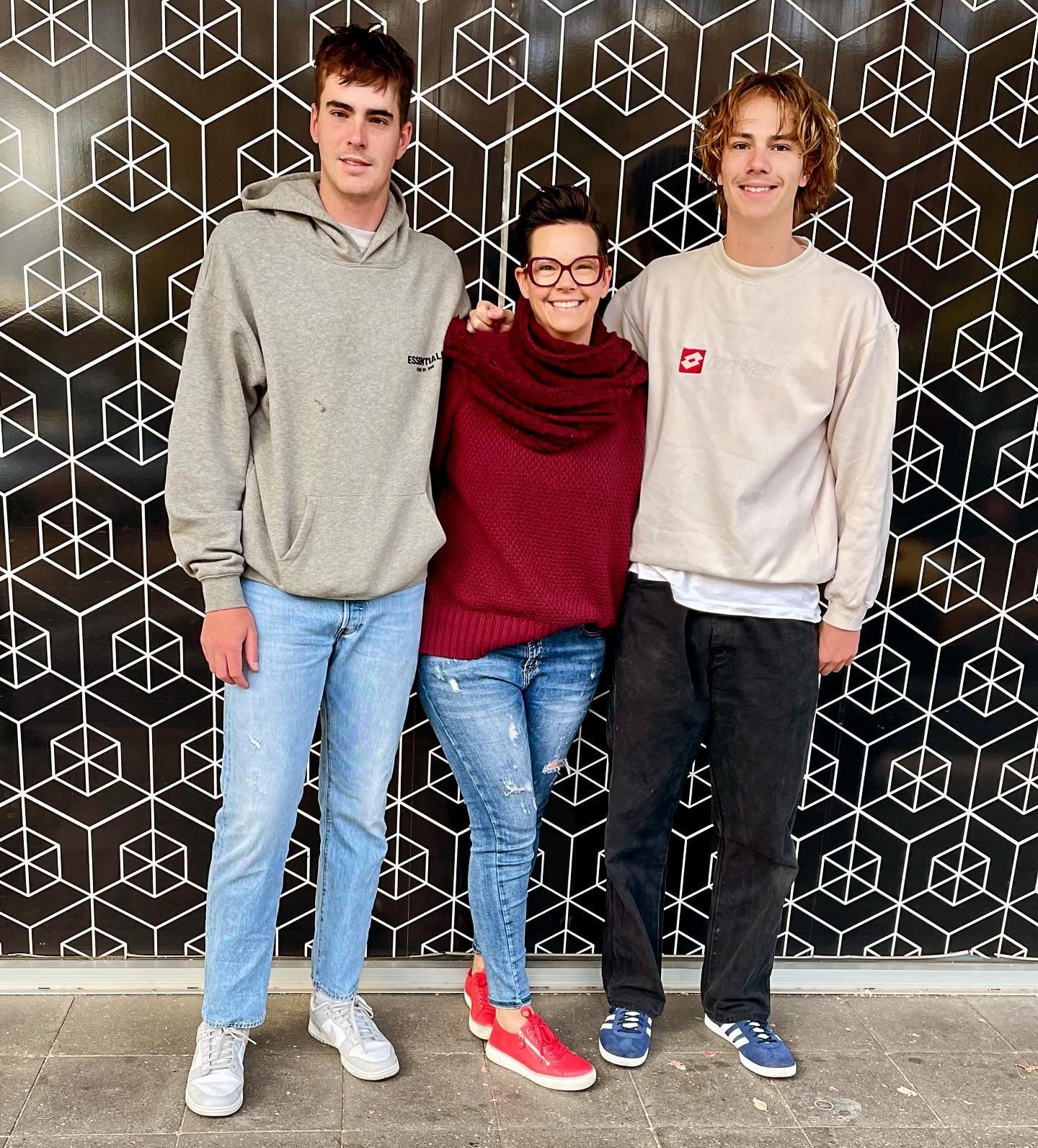 Hi there 👋🏻 I&rsquo;m Jo Speirs Romance Author, otherwise known as Shorty McShorty 😅

Had a lovely Mother&rsquo;s Day brekky @theupsideonprospect with my boys today and, yes, they are tall!

#MothersDay #golfmum