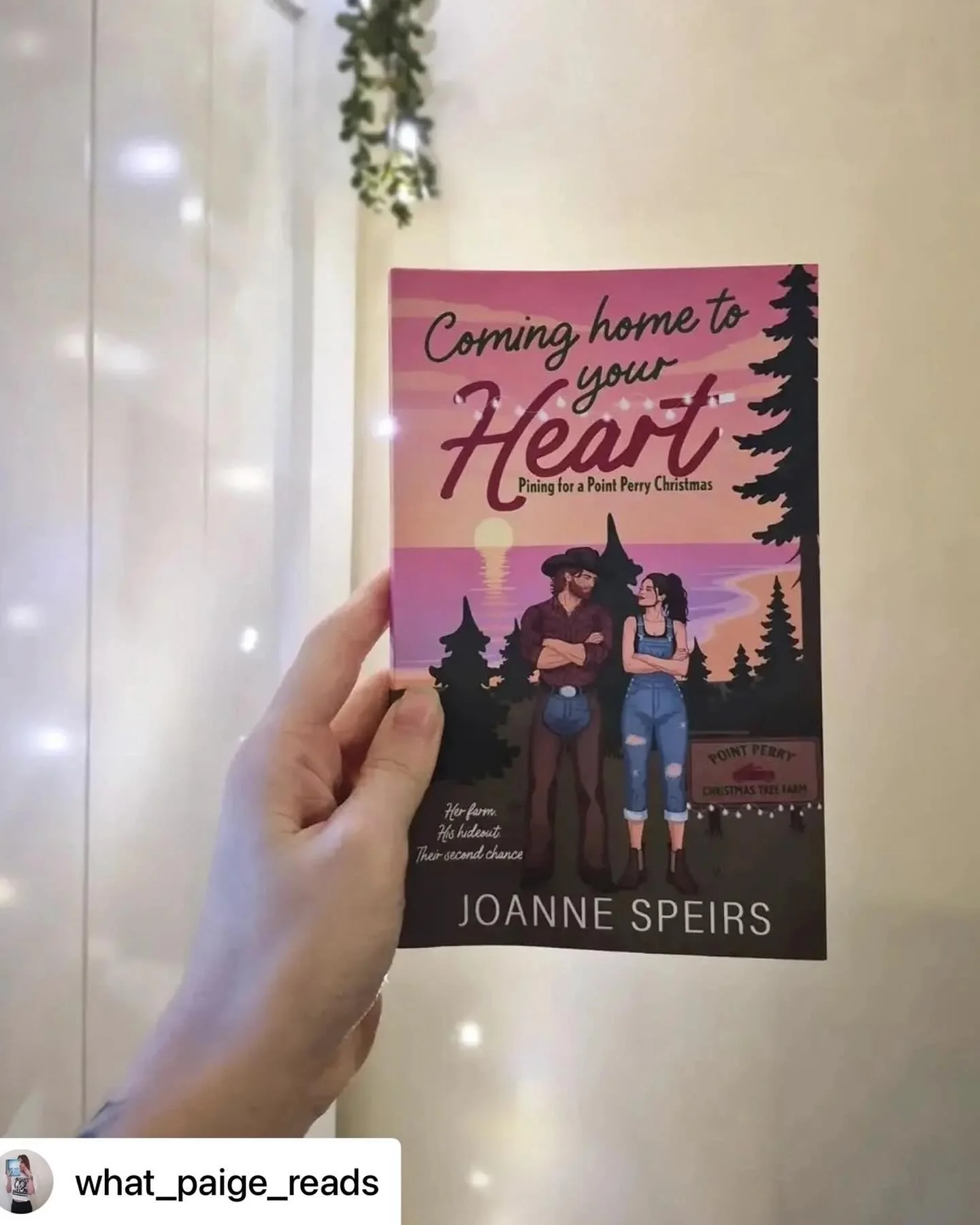 The reviews are coming in &hellip;

Thank you &bull; @what_paige_reads 

✨️🌲 Coming home to your heart - @jo.speirs_romance_author 🌲✨️ 

A swoon-worthy romance, set at Christmas time, in Australia! ☀️ 

Follow Annie on her new adventure, as a Chris