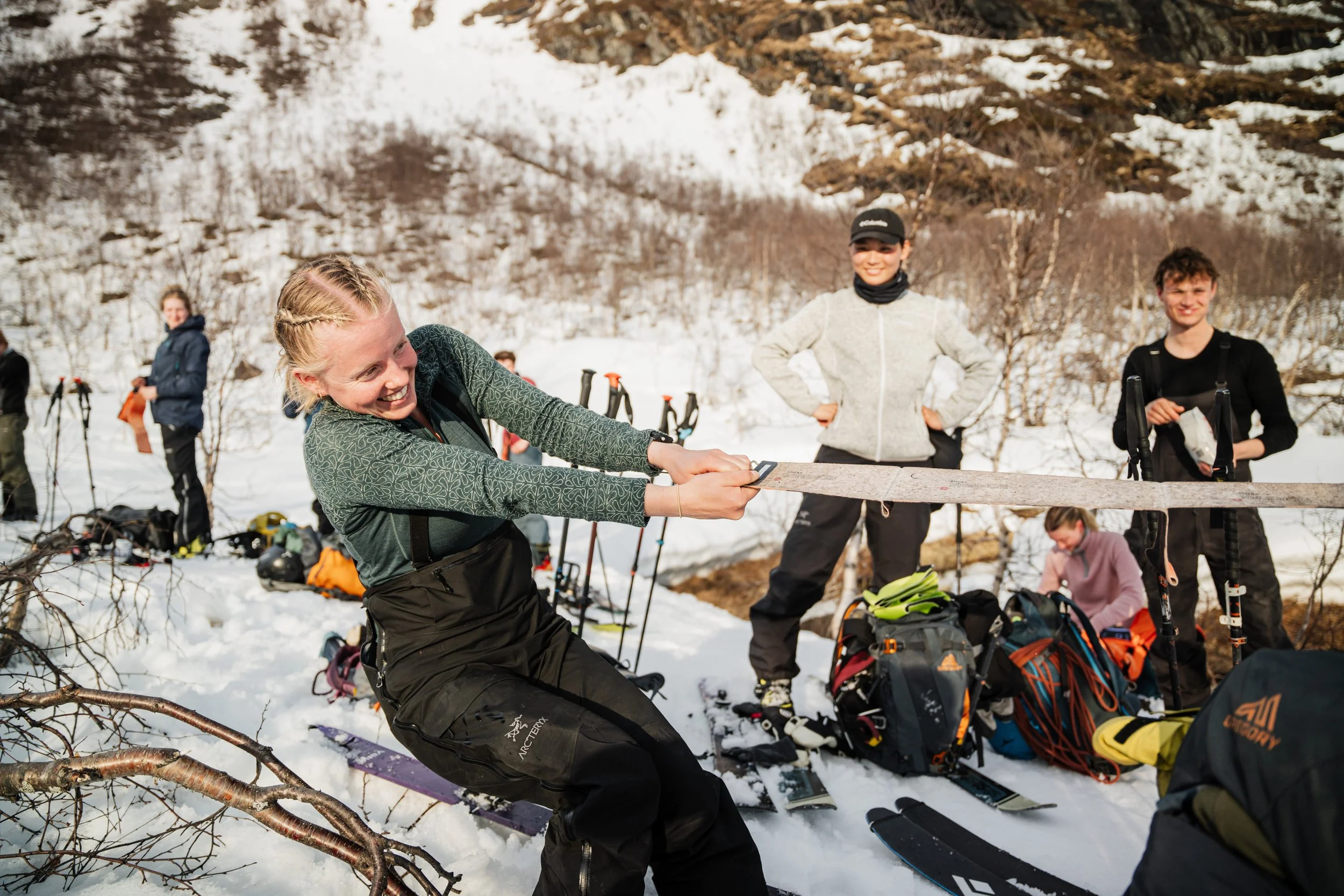 Turforberedelser og godt humør på ski.