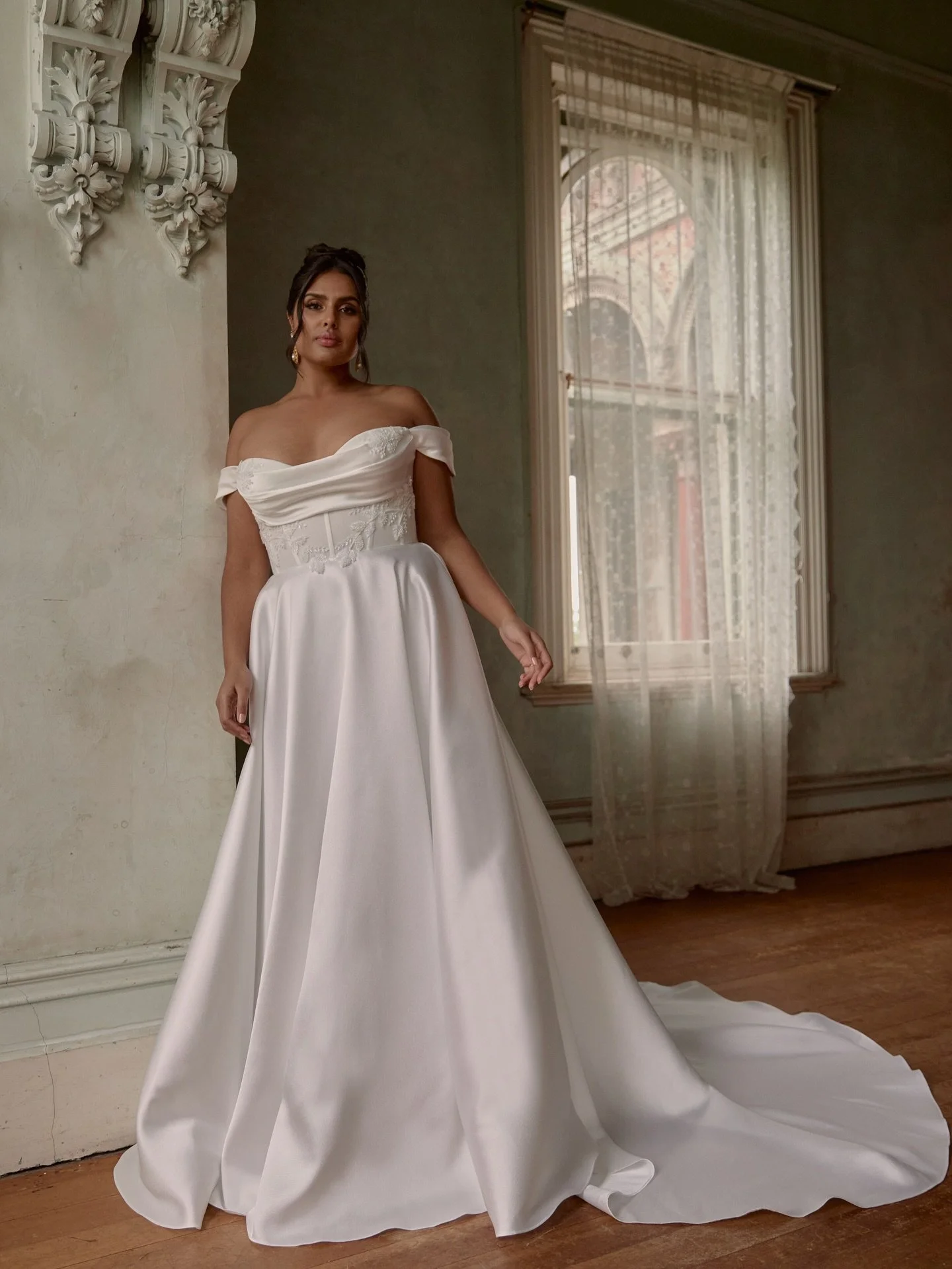 ALASKA ~ where drama meets romance 🤍

If you&rsquo;re searching for an unforgettable wedding gown, look no further than ALASKA by @annacampbellbridal 💫

A bold structured silhouette in sumptuous mikado, hand finished with delicate floral appliqu&ea