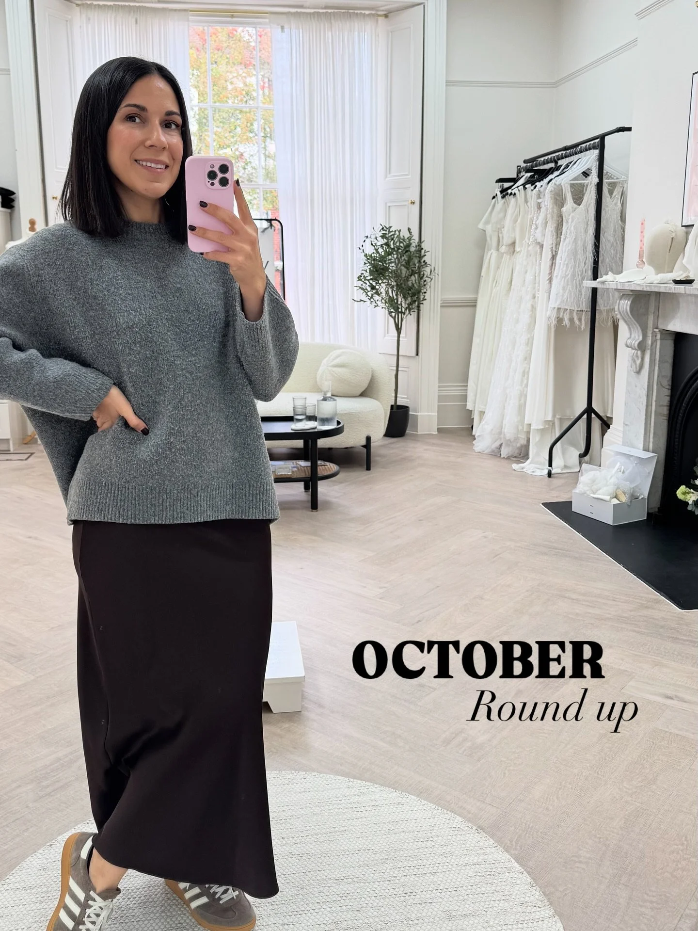 October in pictures 🍂

1. Fresh hair cut &amp; cosy knits 💁🏻&zwj;♀️
2. Half term chaos with my little loves 💛🩵
3. Art in the form of @annacampbellbridal ADORN trunk show ✨ 
4. London days with my gorgeous friend @emialicebridal 
5. Trying the @a