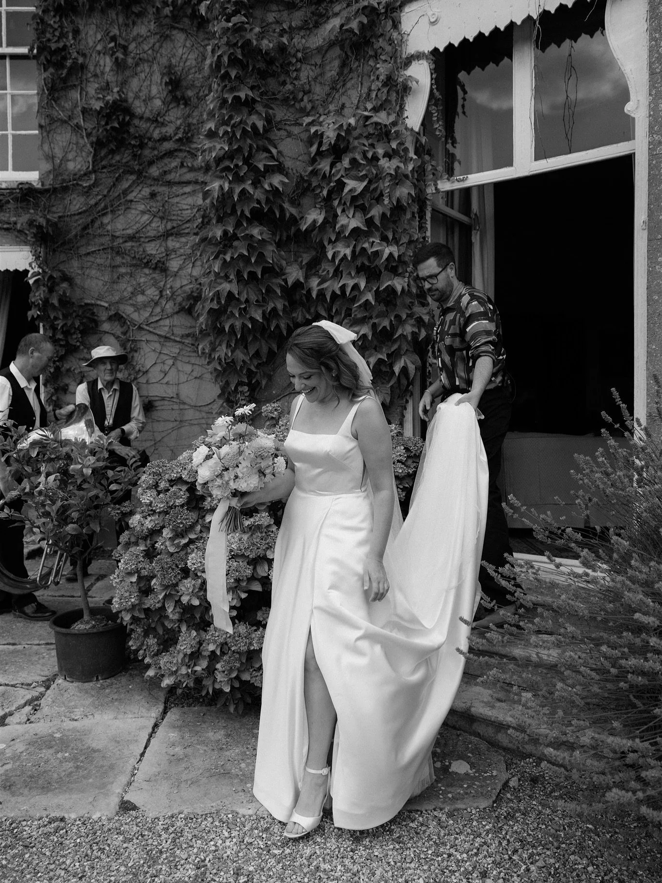 REAL TWSB BRIDE &mdash; JESS ✨

Can we just take a moment to appreciate how breathtakingly beautiful Jess looked in Evelyn by @elbethgillis . Together, we styled her gown with the most romantic lace-edged veil and a custom silk bow from @edenbstudio 