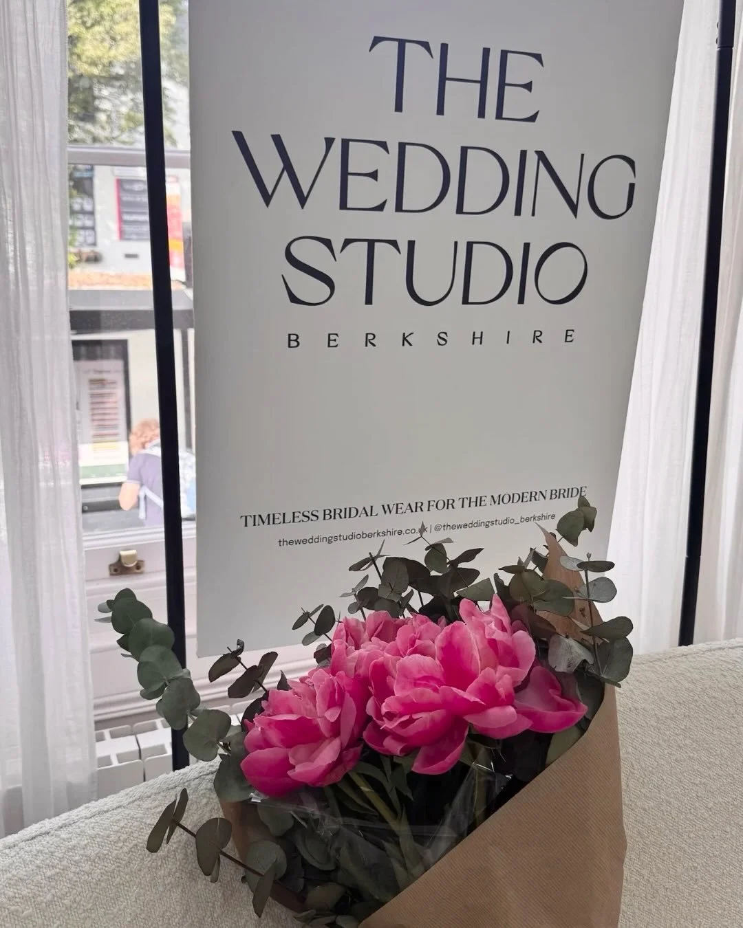It&rsquo;s been a week filled with golden sunshine, beautiful bouquets, family fun and many (many) collections ☀️💗

No.1 Beautiful peonies from TWSB bride Lucy 
No.2 The busiest collection month since opening TWSB! 
No.3 (Part 2)
No.4 Throwing it ba