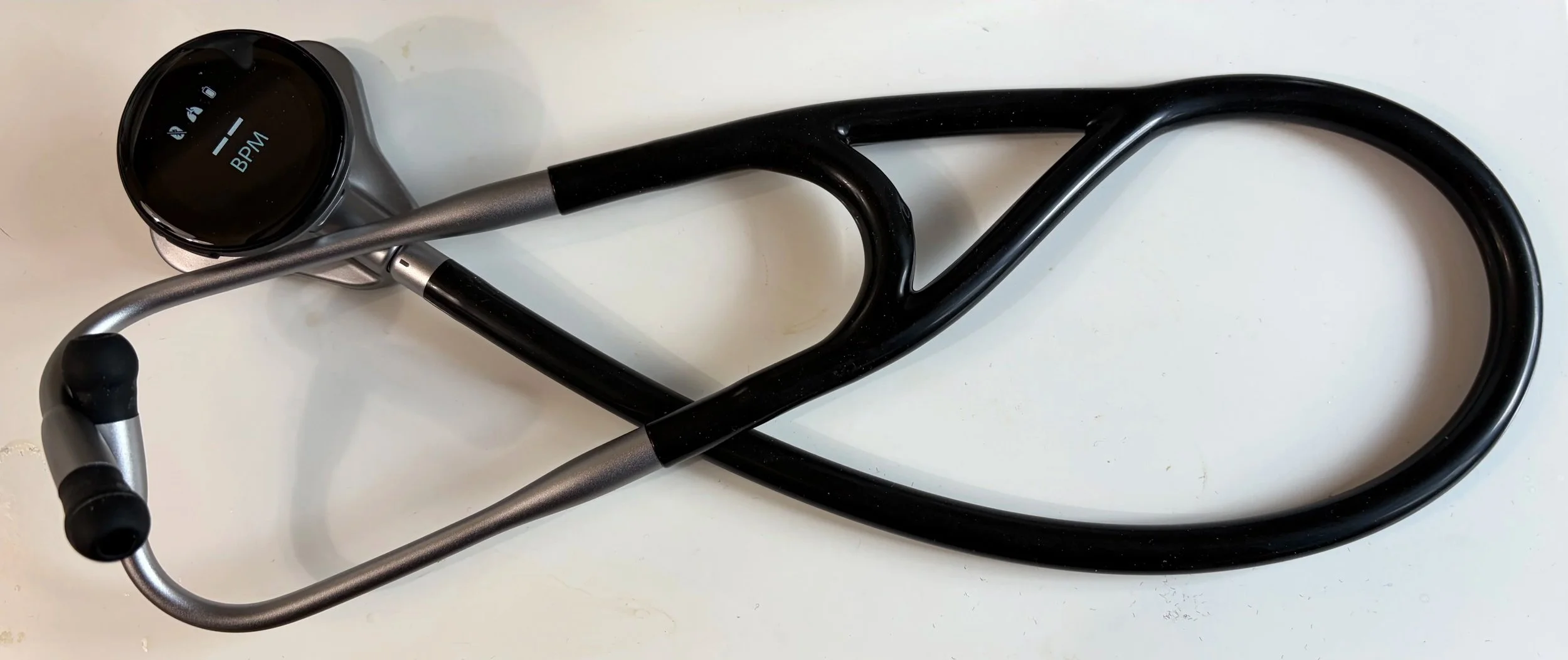 Goede behandelingen starten met goede diagnostiek. Deze AI-powered Stethoscoop helpt daarbij!