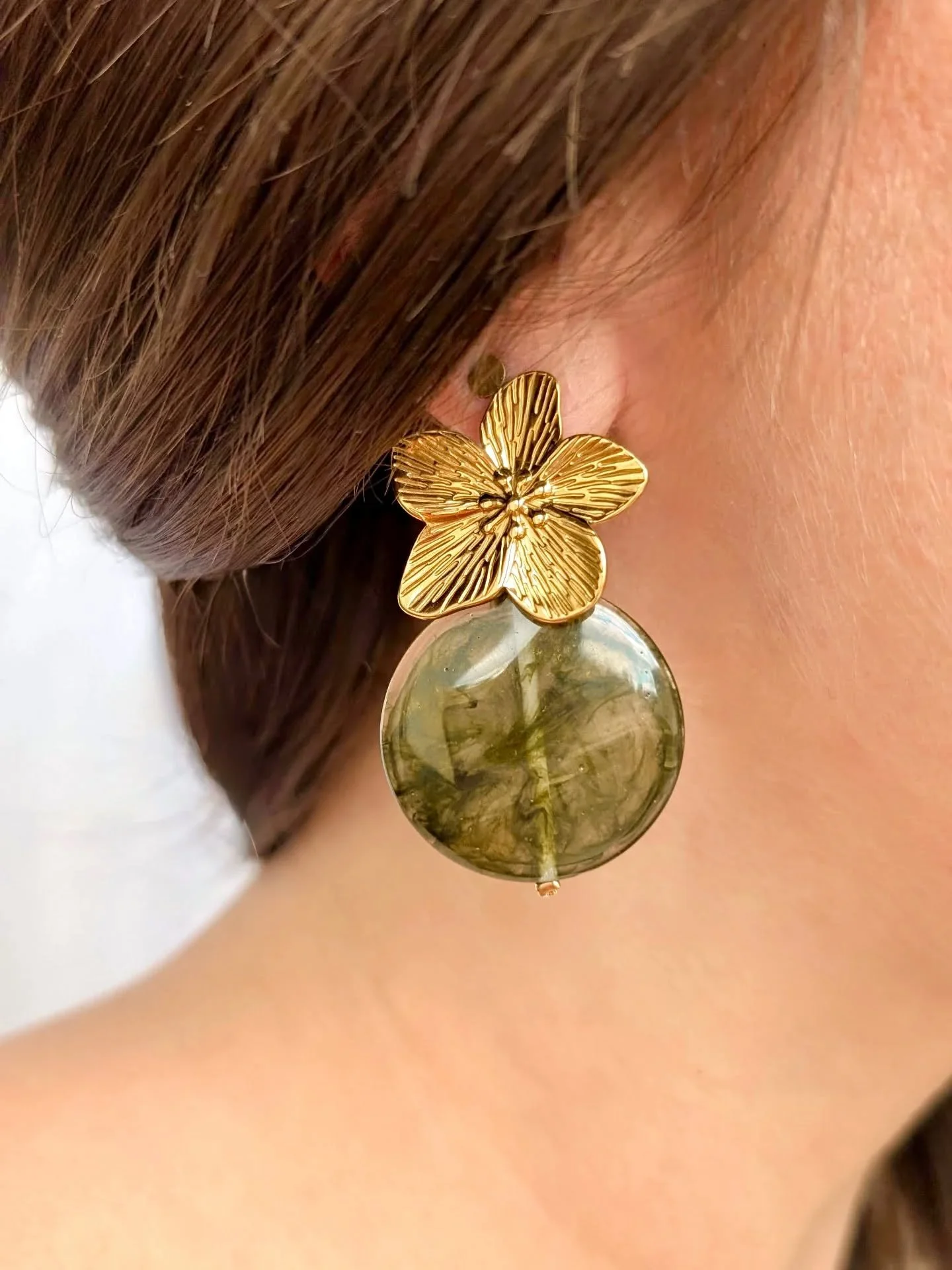 🍂 Sakura, fleur d&rsquo;automne 🌿

Inspir&eacute;es des fleurs de cerisier, les boucles Sakura en teinte vertes r&eacute;inventent la po&eacute;sie des fleurs en version automnale.🍃

Un bijou po&eacute;tique et intemporel, &agrave; porter en toute