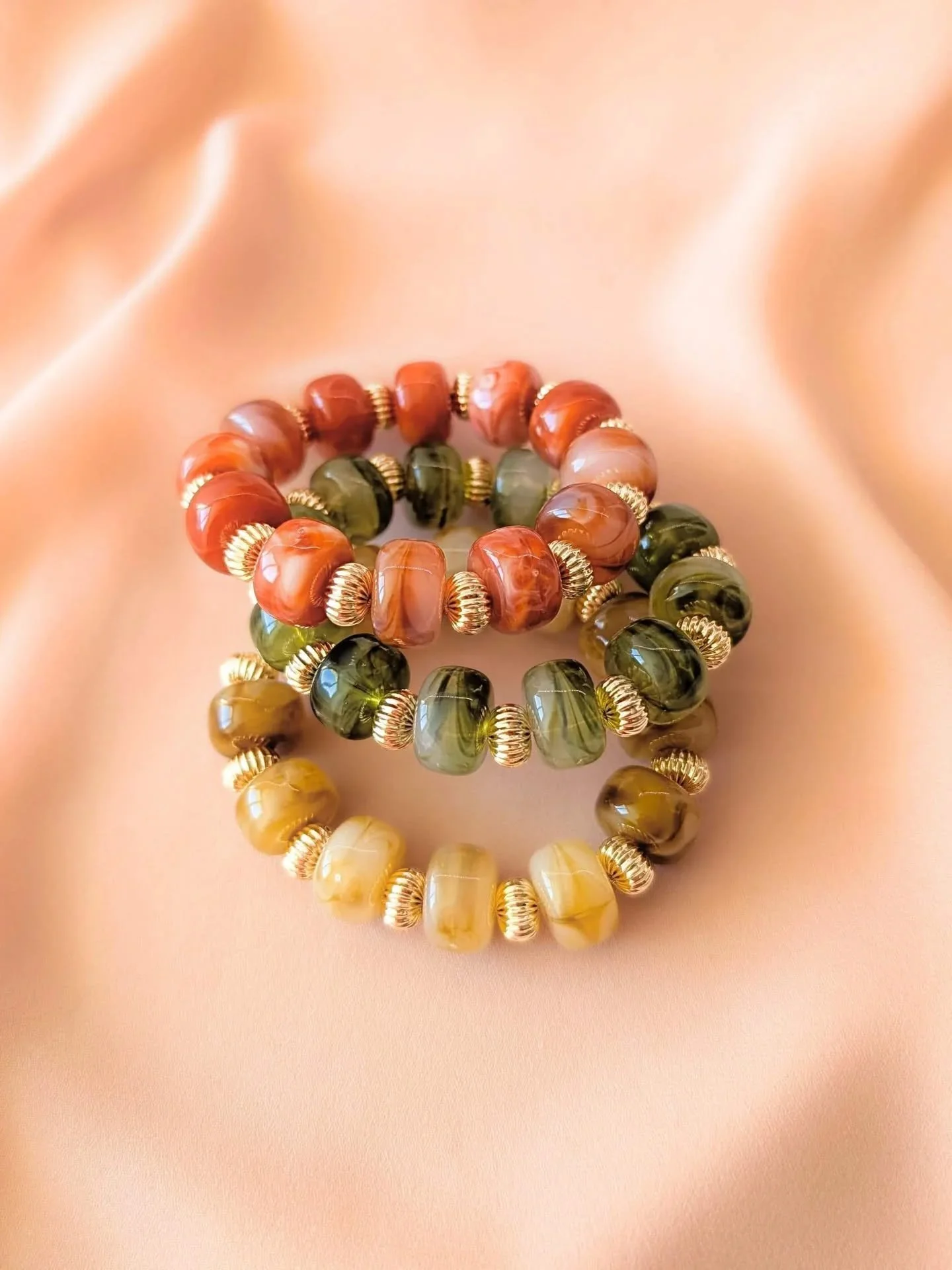 ✨ GIGI 🌈 

Pile dans la tendance du moment, le bracelet GIGI s&eacute;duit par son &eacute;clat et ses nuances vibrantes.

💫 &Eacute;l&eacute;gant et lumineux, il attire les regards et apporte une touche raffin&eacute;e &agrave; tous vos looks, du 