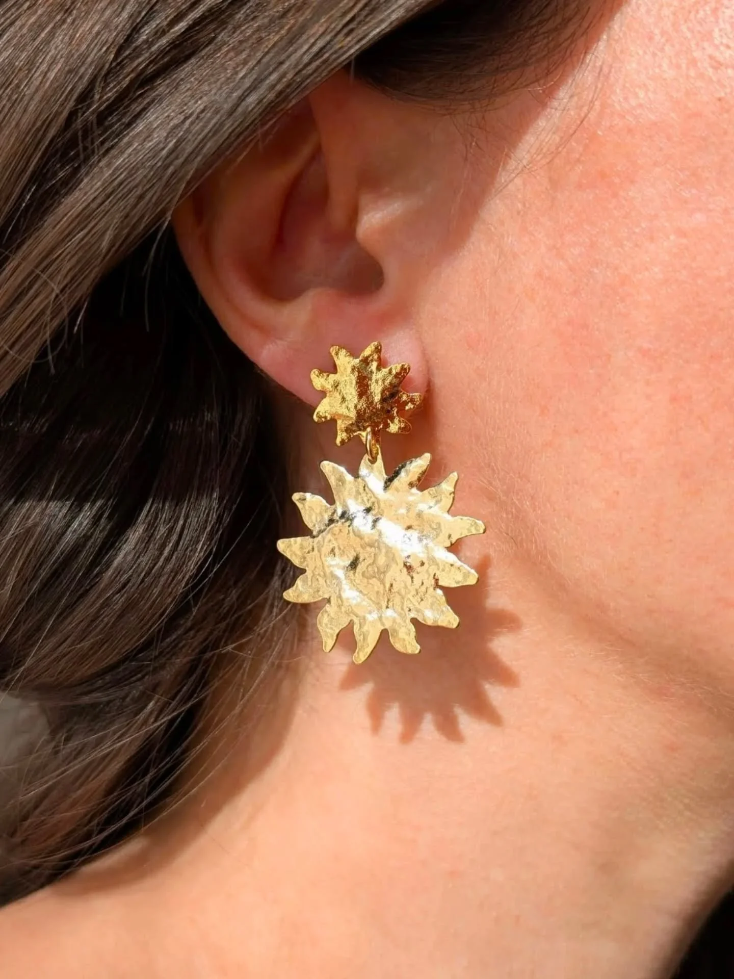 ☀️ SOLEA &mdash; l&rsquo;&eacute;clat du soleil &agrave; vos oreilles ✨

Dor&eacute;es, lumineuses, irr&eacute;sistibles&hellip;
les boucles SOLEA captent la lumi&egrave;re
et subliment vos looks en un instant 💫

Le bijou parfait pour rayonner, tout