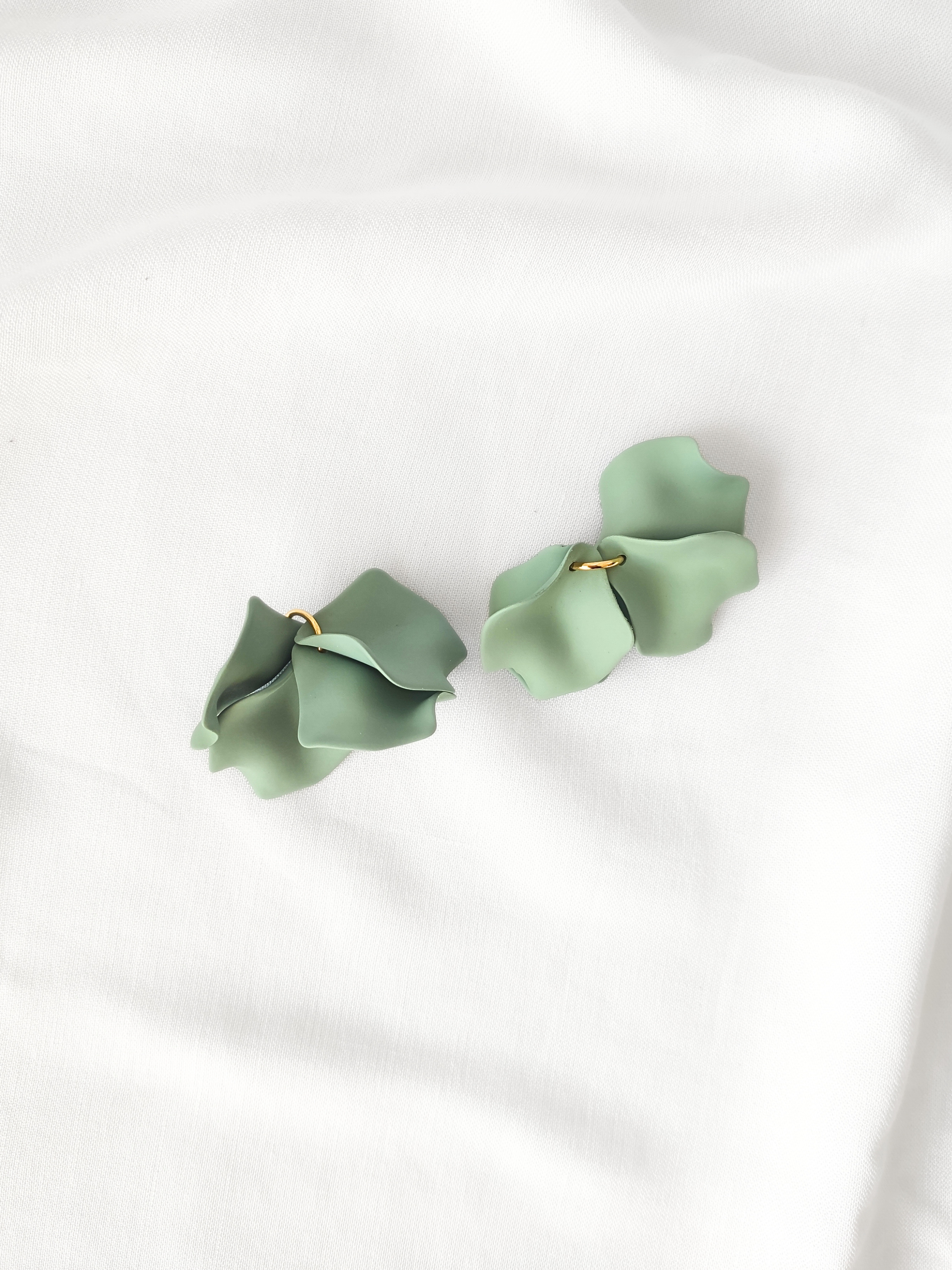 POPPY pétales seules vert de gris.png