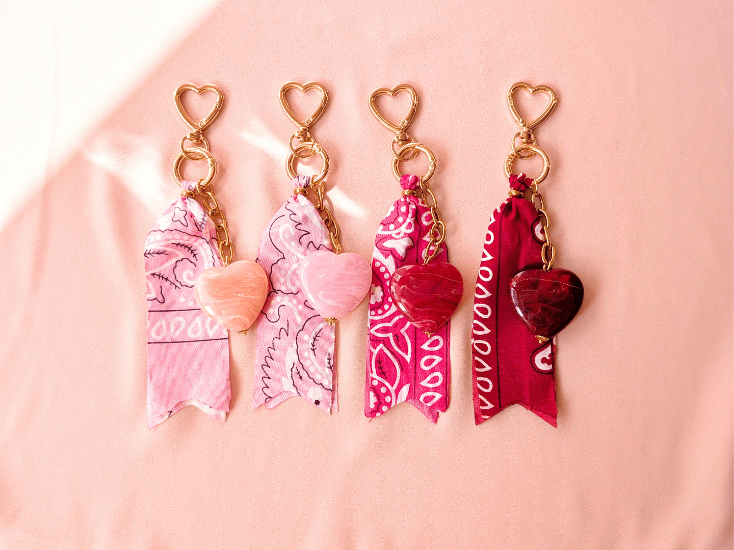grigri-sac-porte-cles-love-coeur-resine-bandana-paisley37.png
