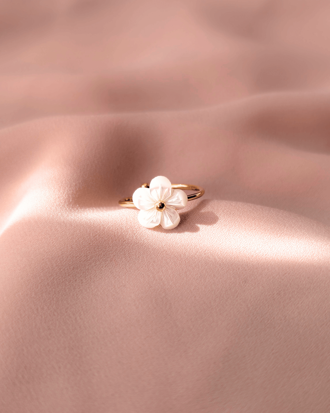BAGUE-AMANDINE-FLEUR-NACRE8.png