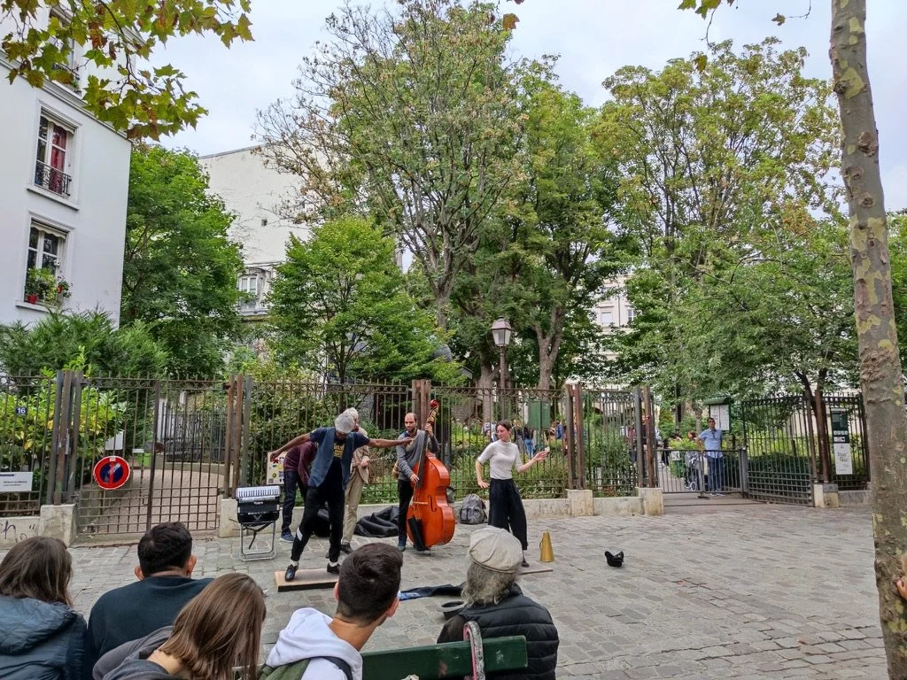 musical perfomers in montmartre.jpg