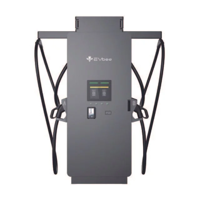 En laddningsstation för elbilar av märket EVbee, med två laddsladdar märkta A och B, och en digital display.