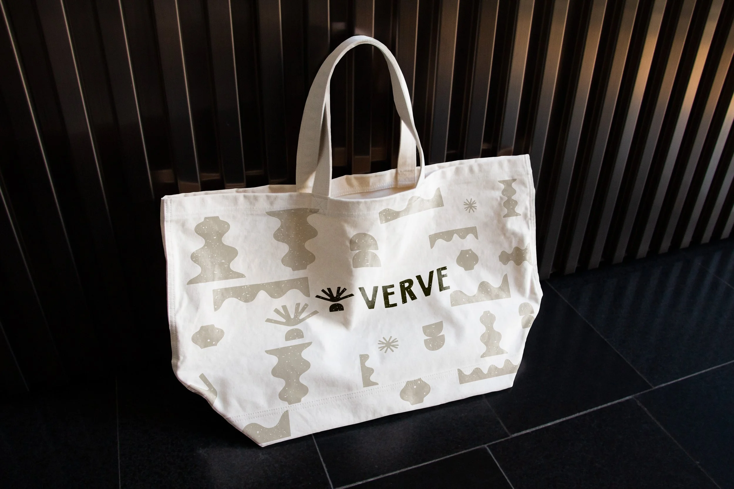 BenditoMockup-Free-Totebag-02.jpg