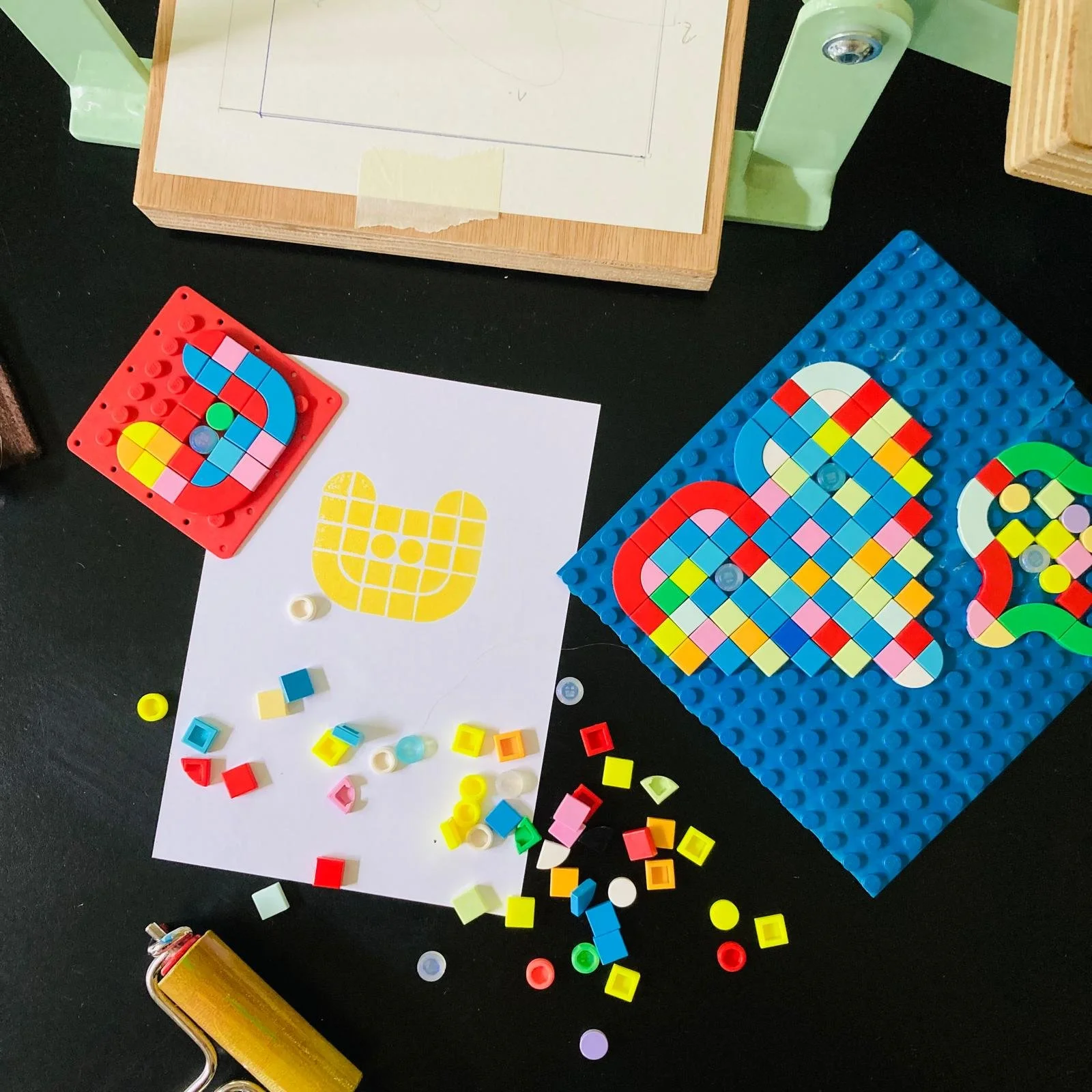 KLEINFORMAT | Miniprints in kleiner Runde                                    #1 Legodots: Pixel &amp; Prosecco