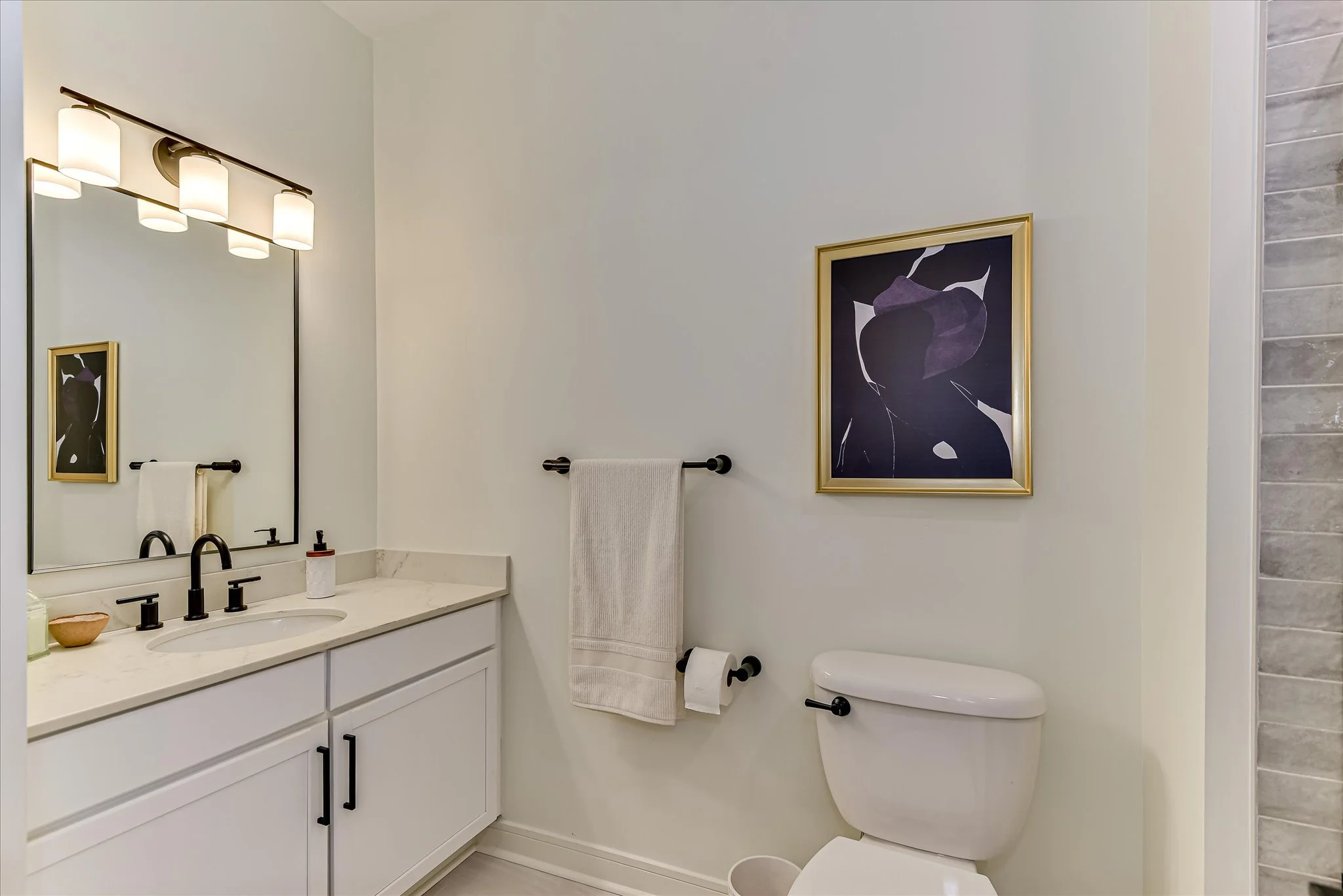 Model Hall Bath 3 1.jpg