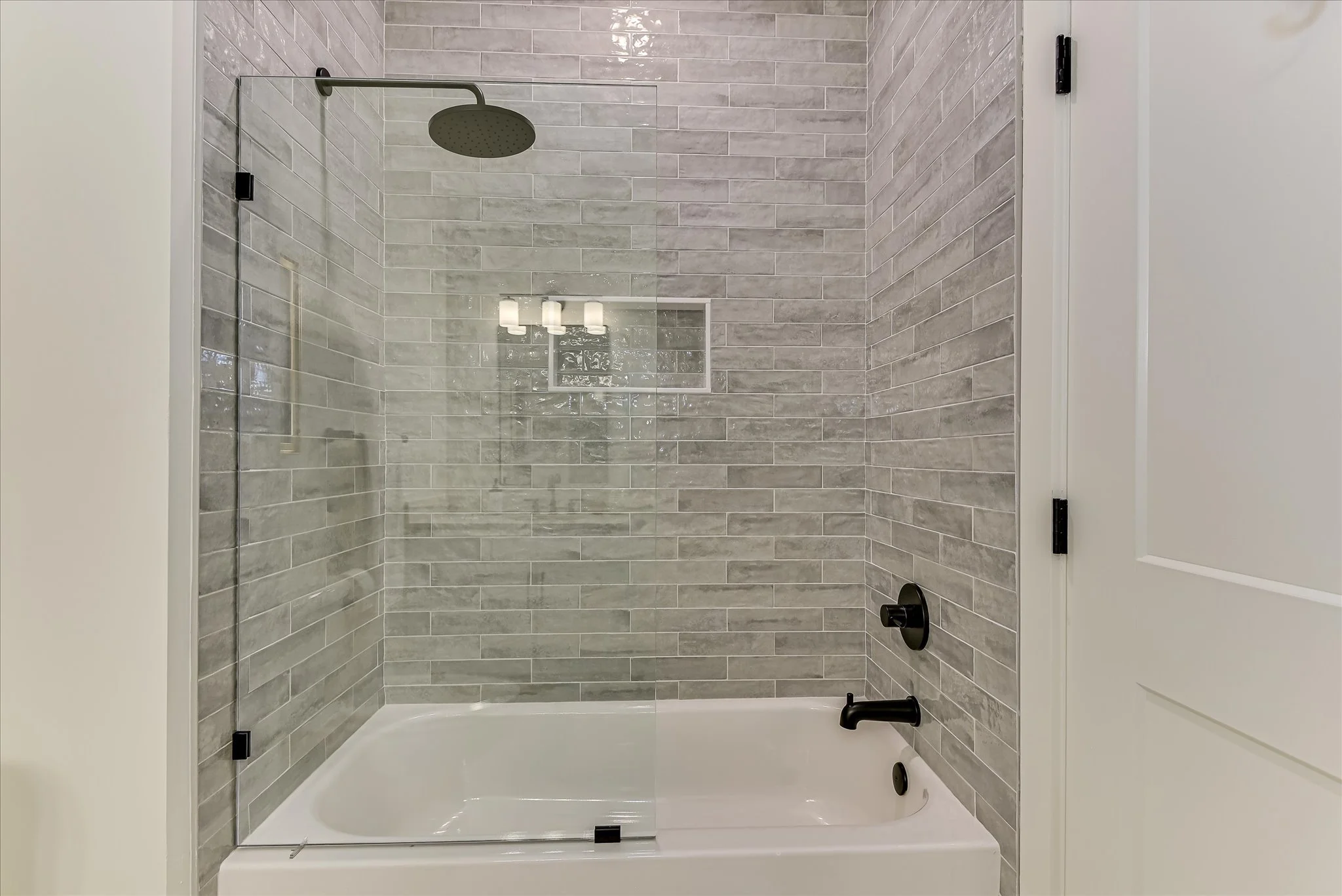 Model Hall Bath 2 1.jpg