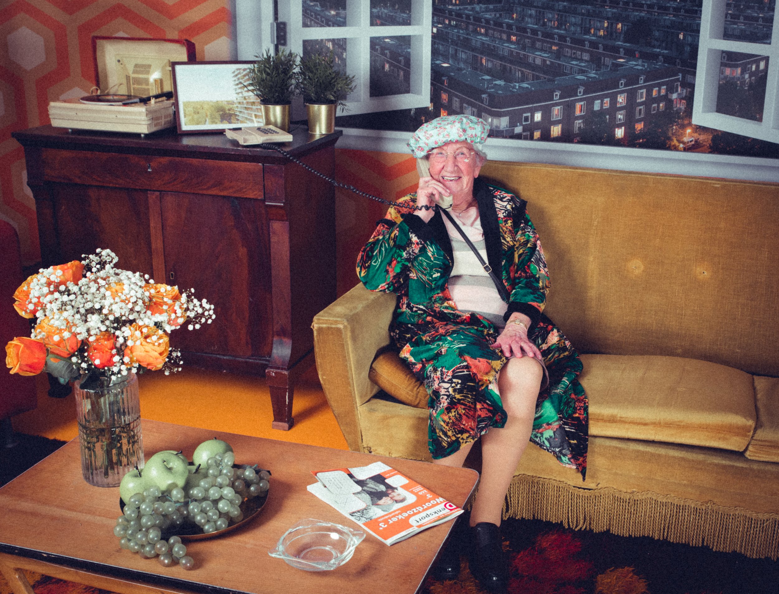 Merk activatie Photo Booth photobooth event styling decor set design set styling productie brand activation PK Studios Paardenkracht Amsterdam Nederland Art direction Set dressing De Voortuinen I want to break free videoclip Nabootsen Oma Opa