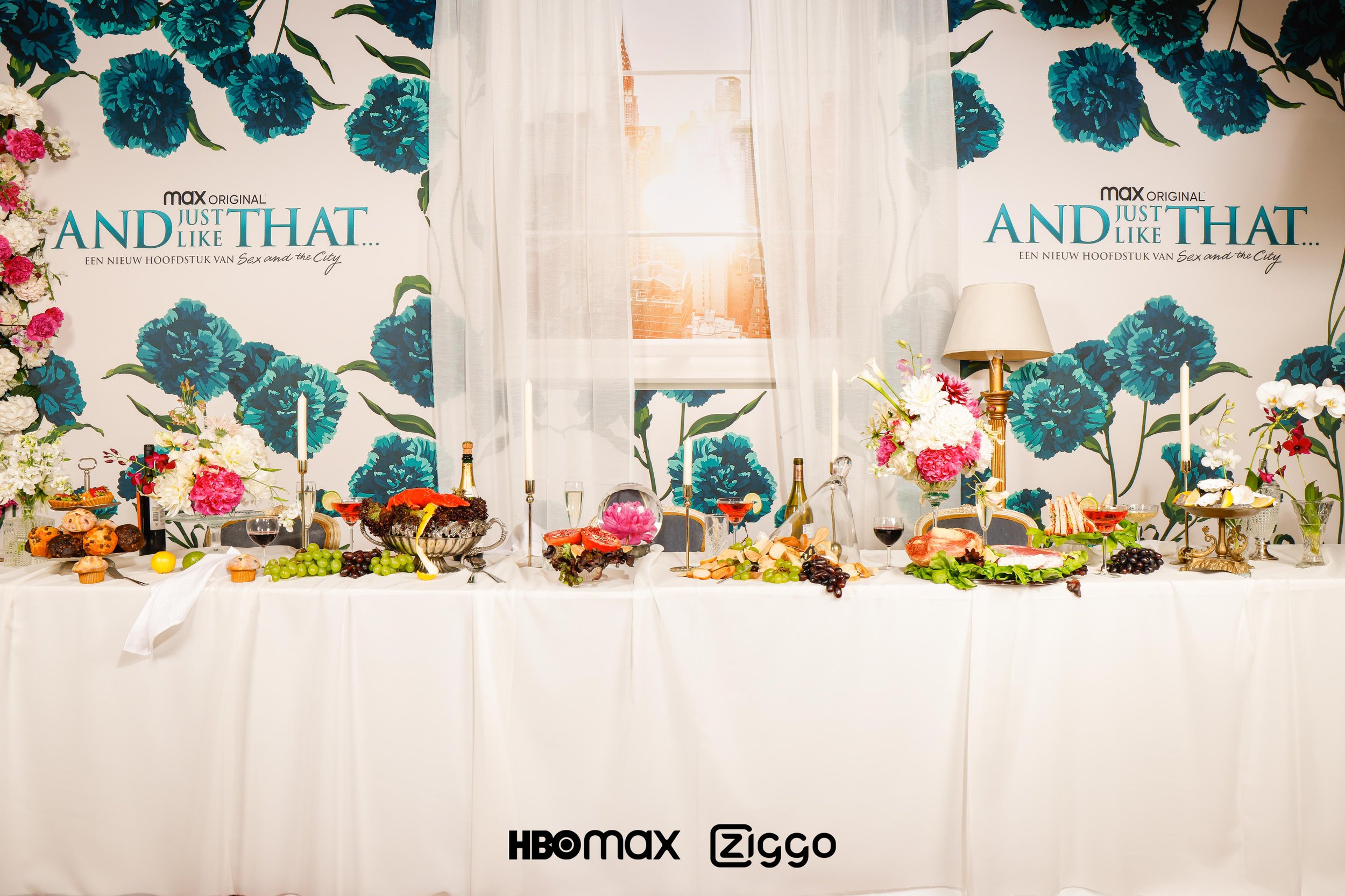 Merk activatie Photo Booth photobooth event styling decor set design set styling productie brand activation PK Studios Paardenkracht fotografie photography HBO MAX Ziggo And Just Like That sex & the city table styling tafel setting stillleven still l