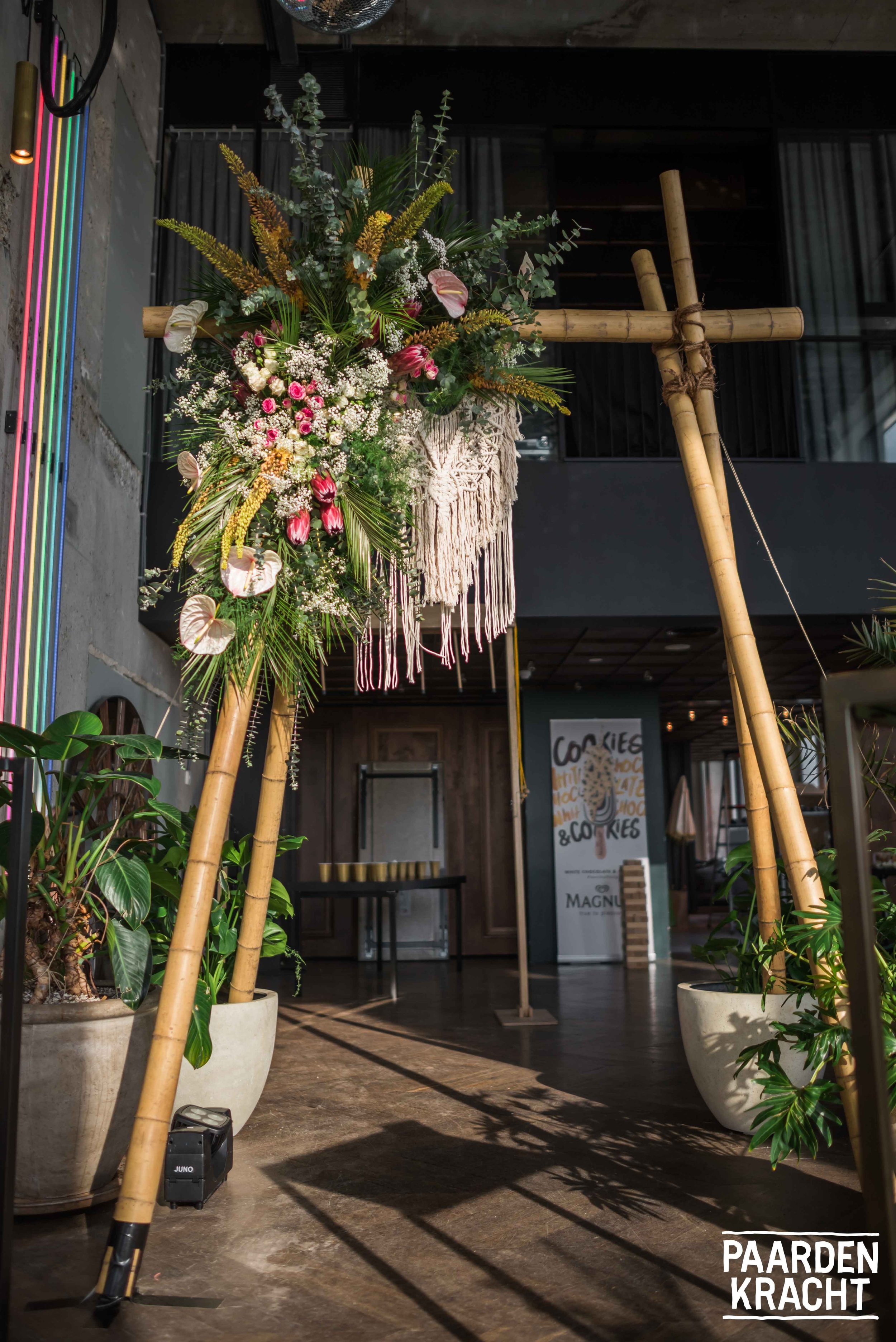 Merk activatie Photo Booth photobooth event styling decor set design set styling productie brand activation PK Studios Paardenkracht Amsterdam Nederland Art direction Set dressing AmsterdamToren Disco Discoballen Zomerfeest Feest Lipton Magnum Ice te