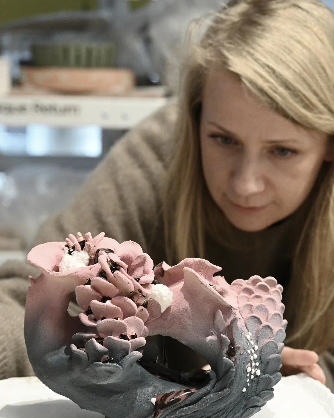 GLOOP from New York!

Here&rsquo;s a breakdown of Paulina&rsquo;s @swawole.atelier experience she made during the effect glaze workshop she participated in back in March.

#keramikhamburg #potteryhamburg #hamburgevent #hamburg