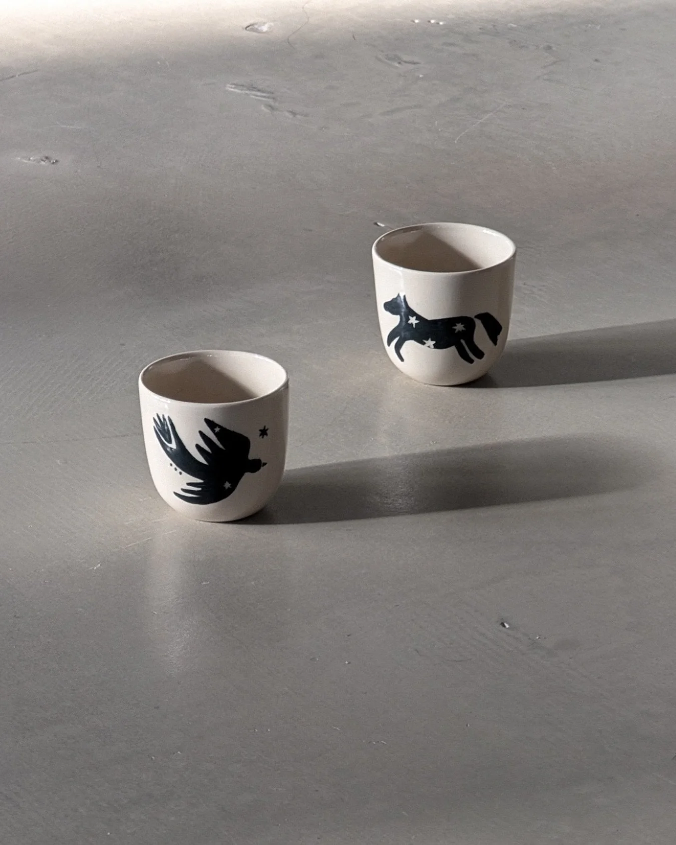 Beautifully detailed sgraffito by @mydearitslove on @swawole.atelier cups.

#keramikhamburg #potteryhamburg