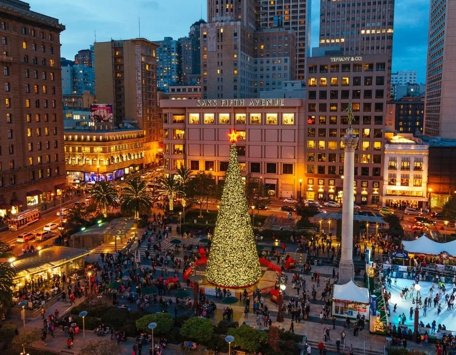 Why Smart Companies Book Their San Francisco Holiday Party in Summer (And Where to Host 100+ Guests)
