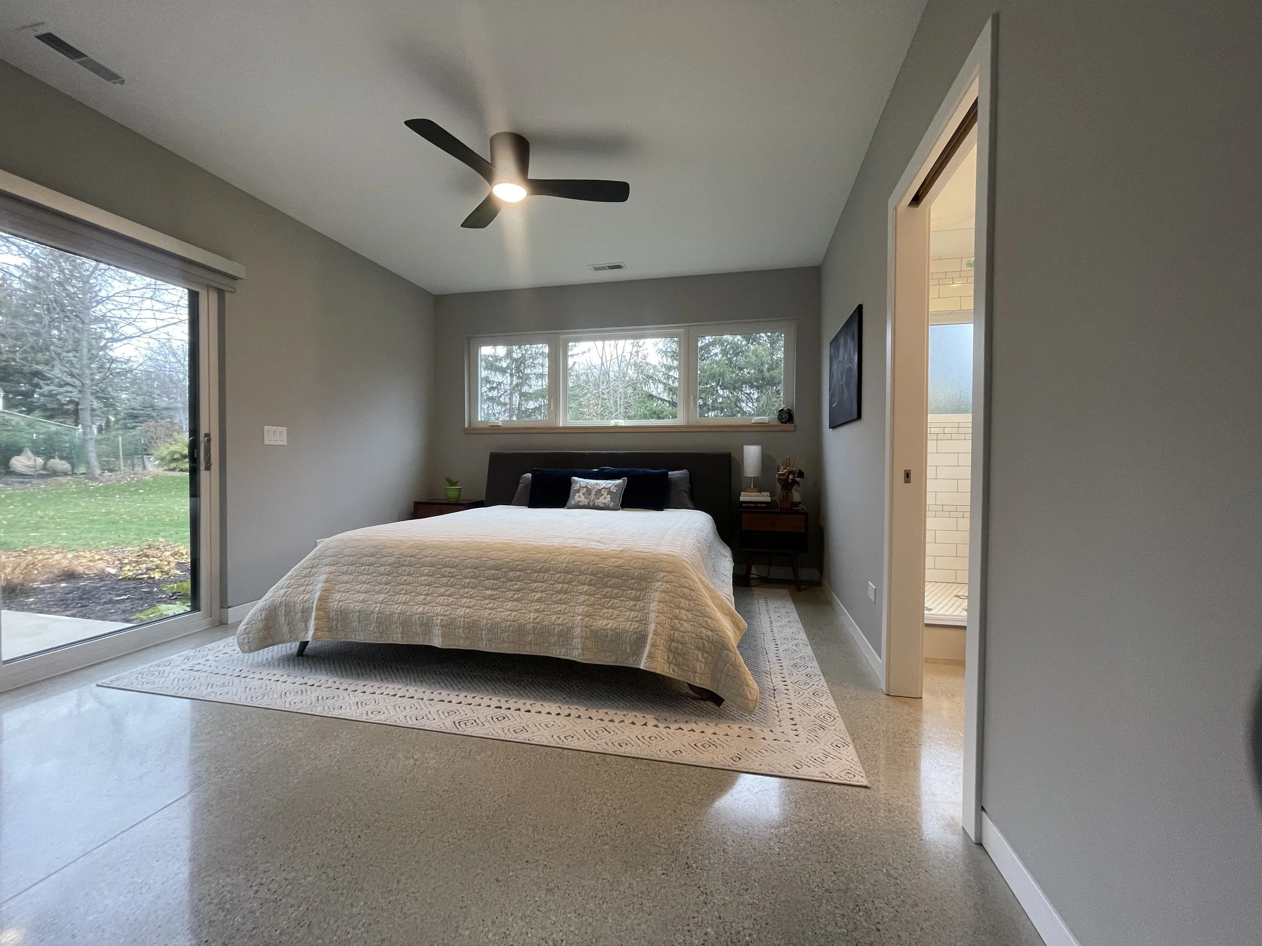 Oak Master Bed 1.jpg