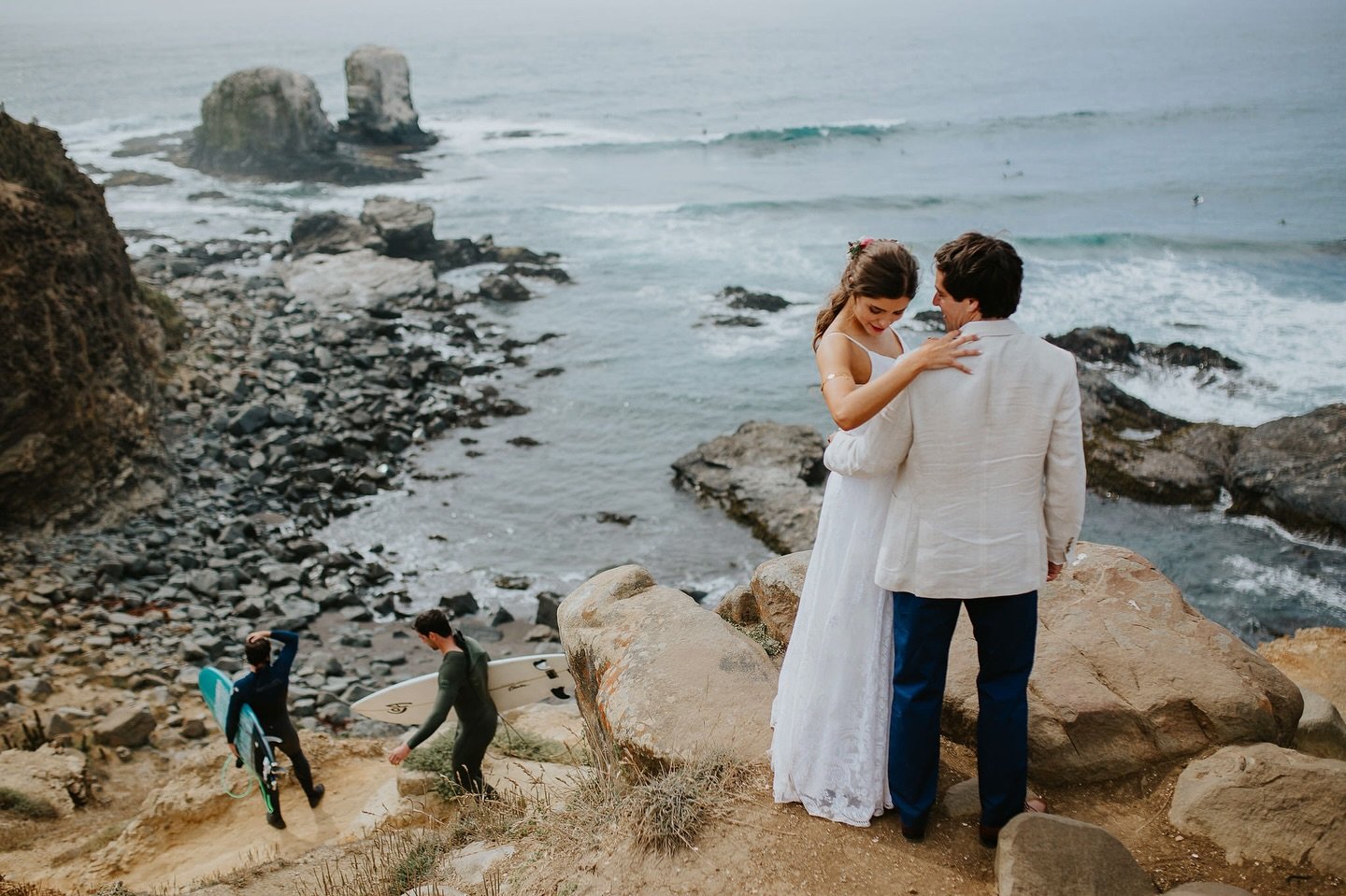 Esta foto en Punta de Lobos ya tiene un tiempo y me gusta mucho, y como ya empez&oacute; la temporada de solcito y celebraciones cerca del mar 🌊 aprovecho de compartirla y tambi&eacute;n recomendarles que coticen con tiempo, si se casan antes de dic