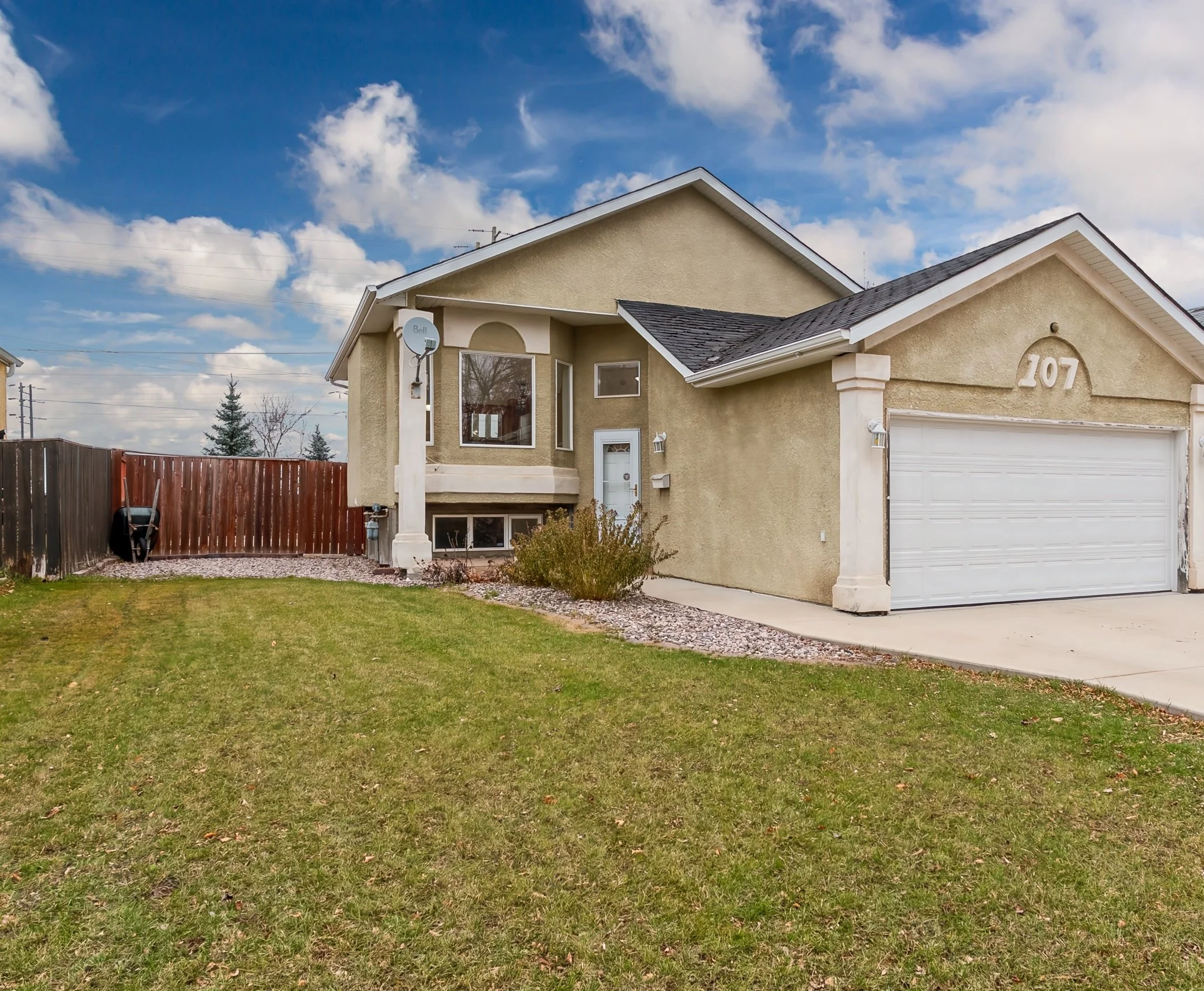 107 Larche Avenue W