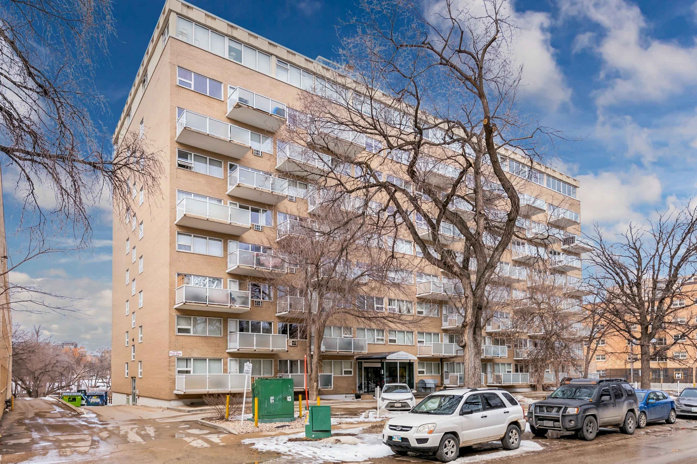 #611-71 Roslyn Road