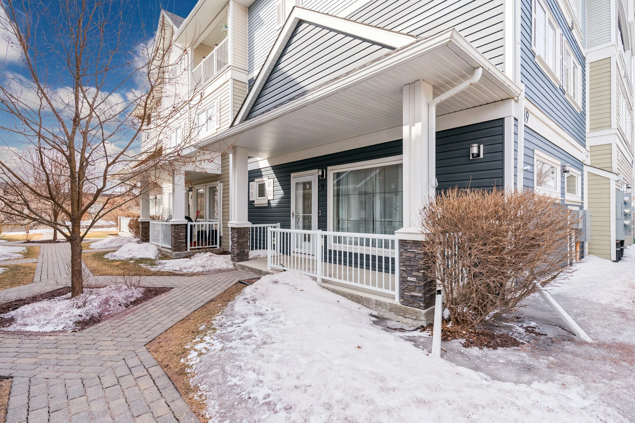 5-449 Pandora Avenue W