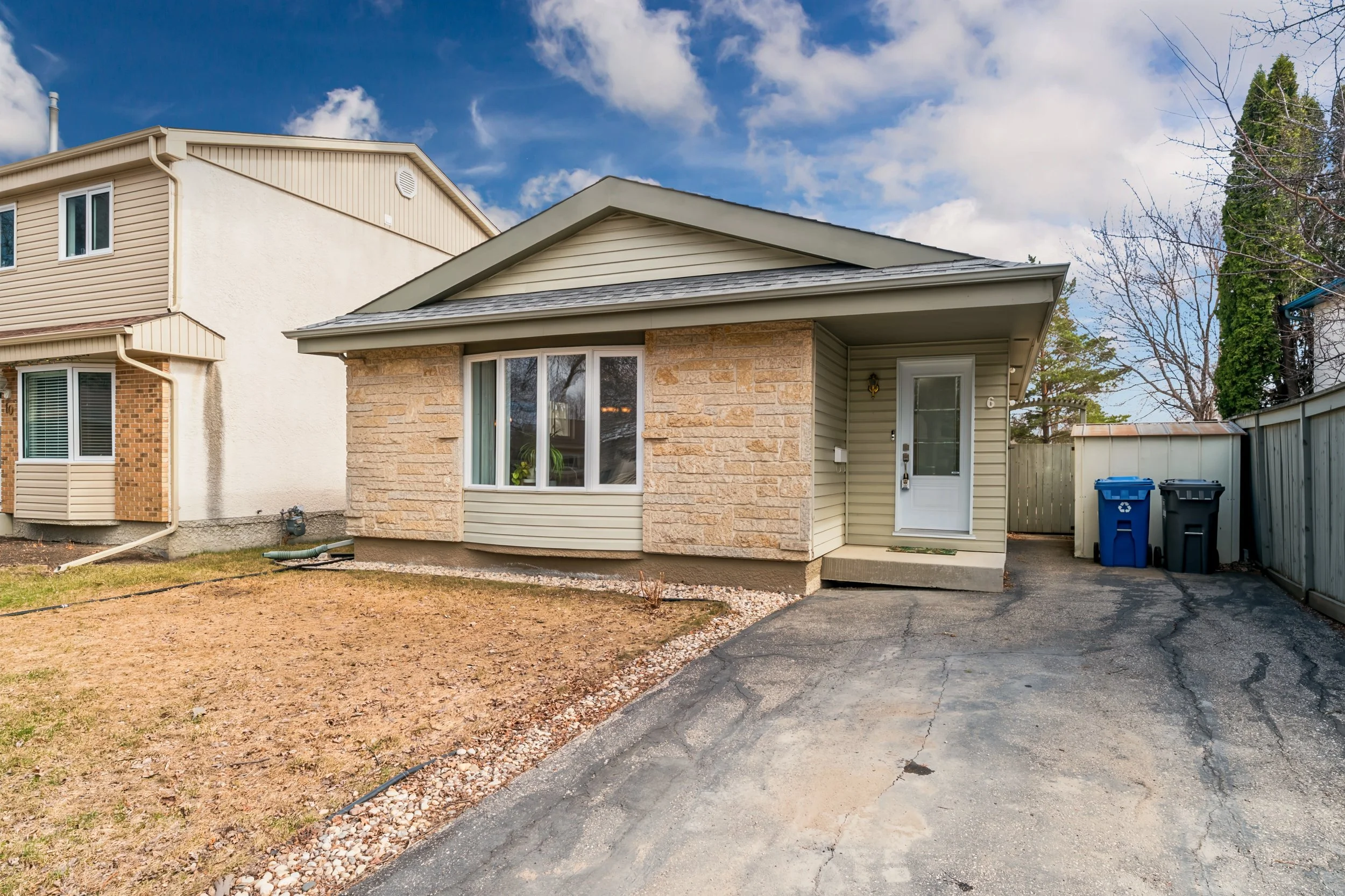 6 Carriage House Road, River Park South