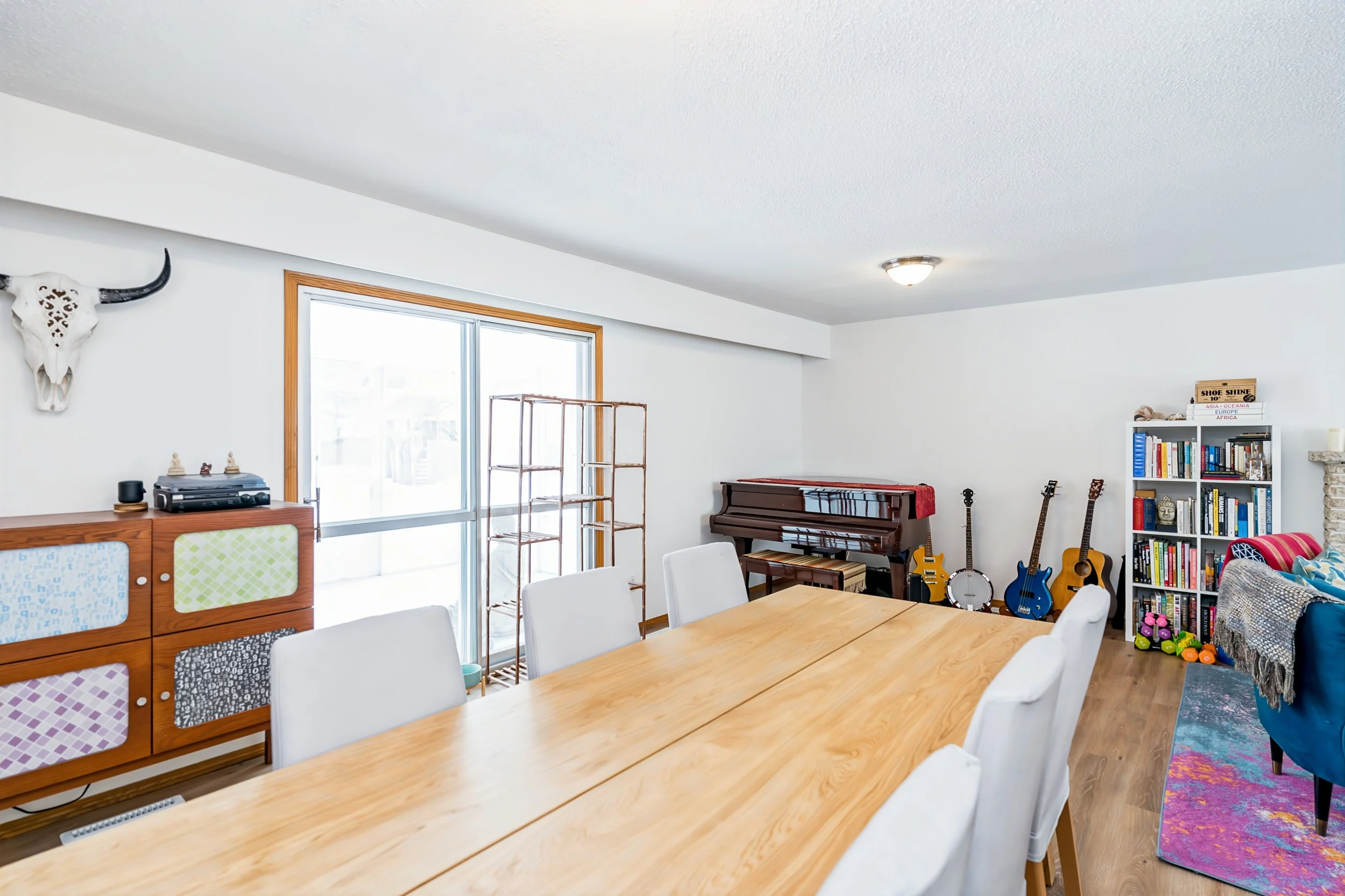 010_6-Bedroom Home in Fort Richmond – Quiet Bay Near University of Manitoba, Ideal for Families or Investors.jpg