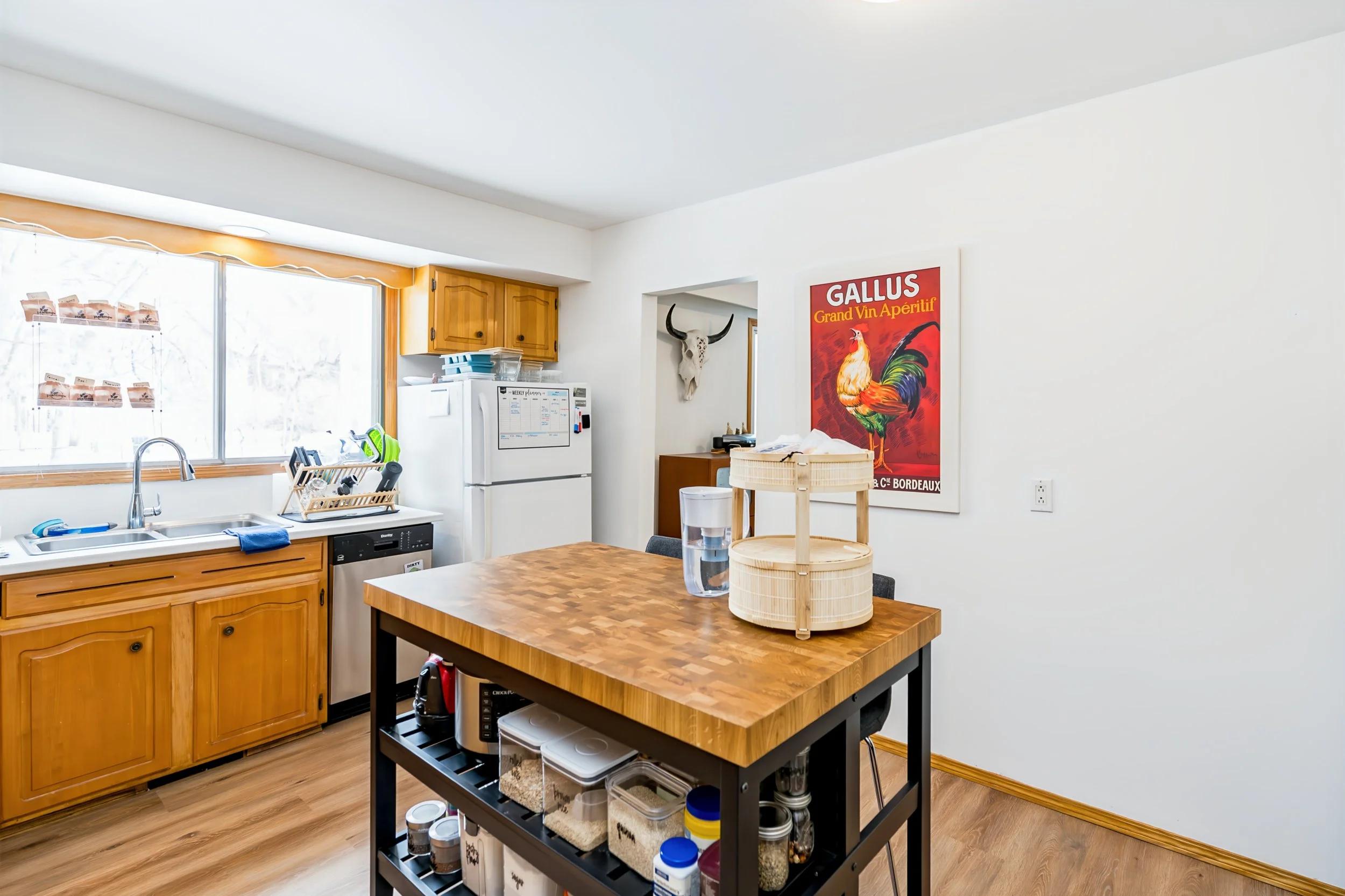 017_6-Bedroom Home in Fort Richmond – Quiet Bay Near University of Manitoba, Ideal for Families or Investors.jpg