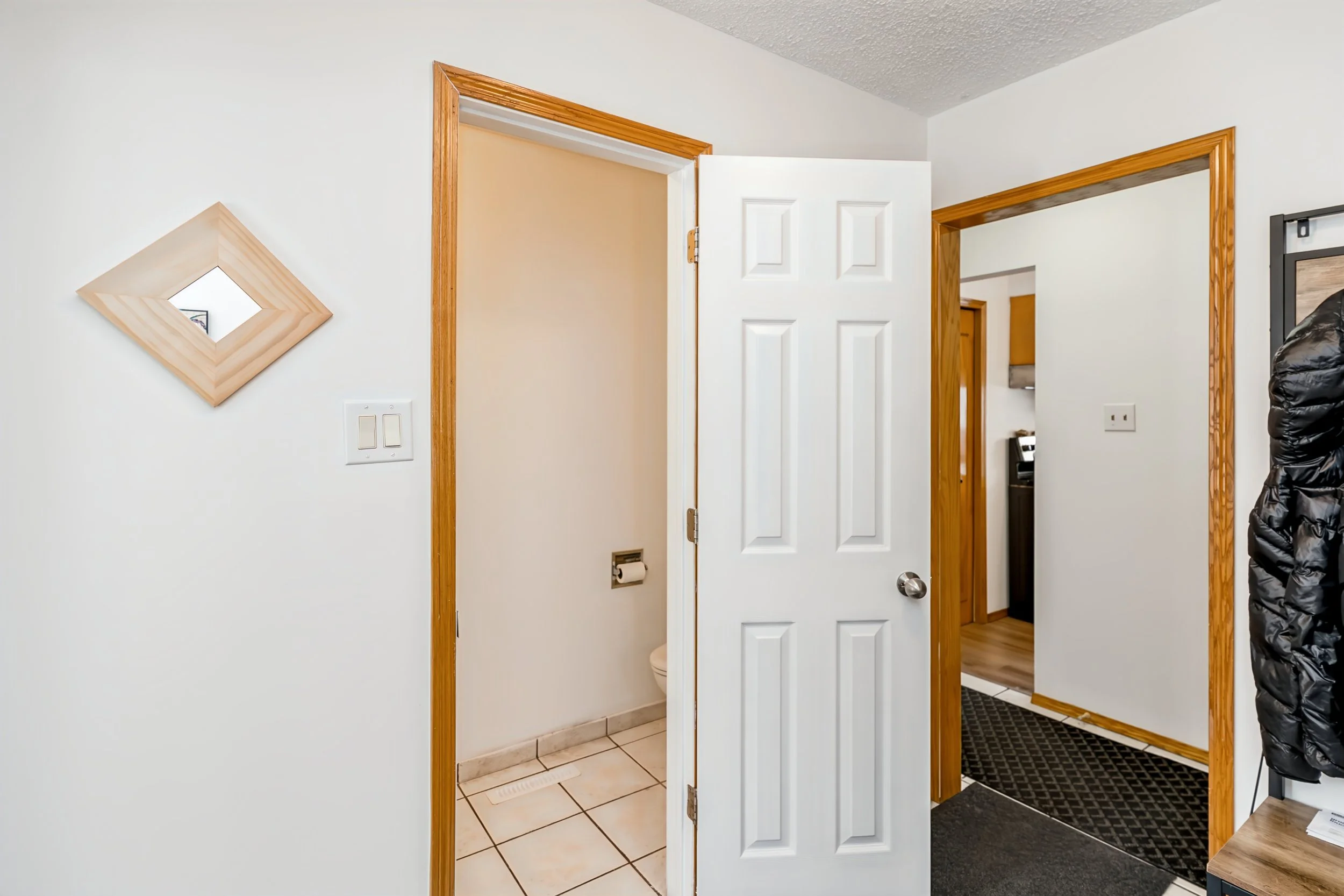 019_6-Bedroom Home in Fort Richmond – Quiet Bay Near University of Manitoba, Ideal for Families or Investors.jpg