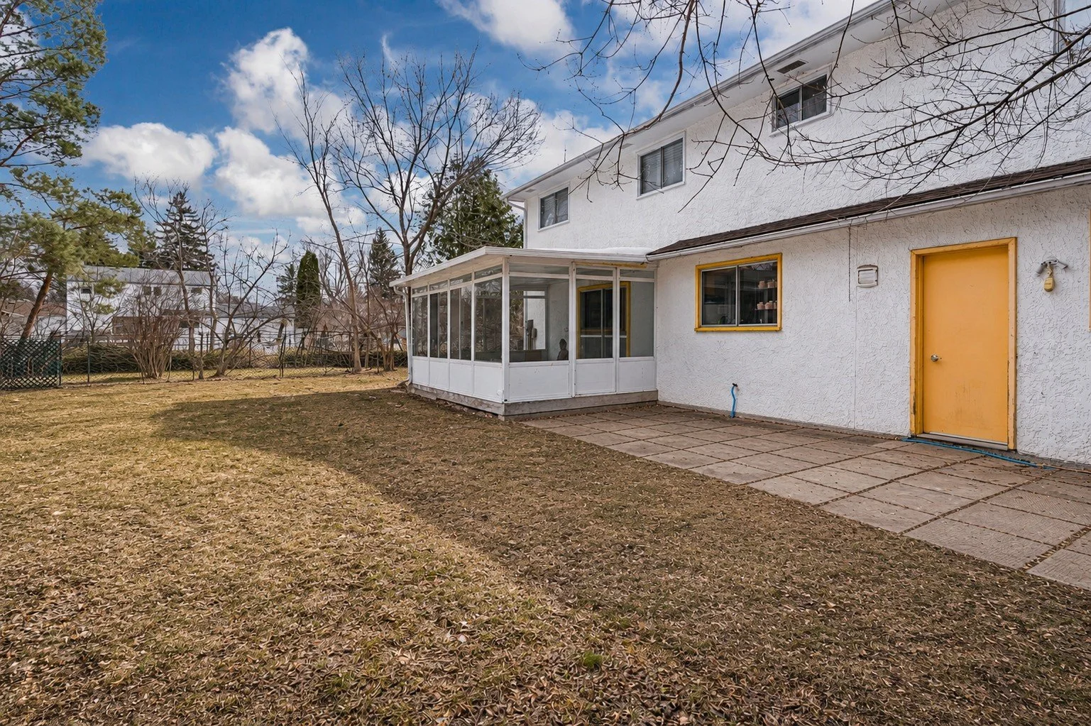 037_6-Bedroom Home in Fort Richmond – Quiet Bay Near University of Manitoba, Ideal for Families or Investors.jpg