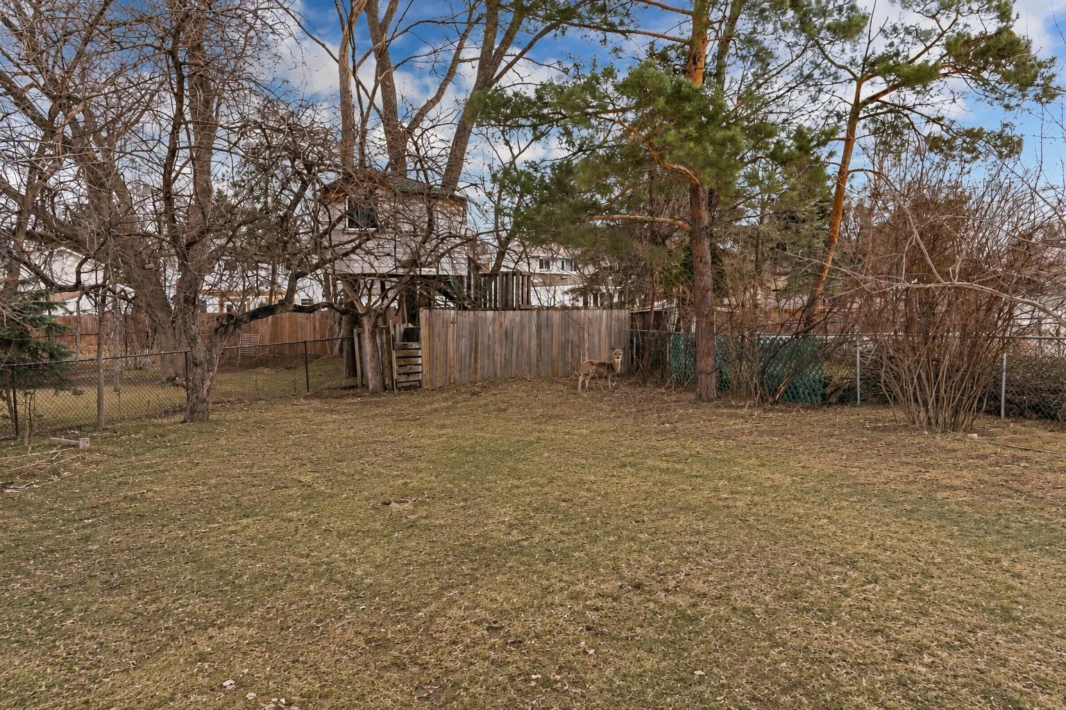 041_6-Bedroom Home in Fort Richmond – Quiet Bay Near University of Manitoba, Ideal for Families or Investors.jpg